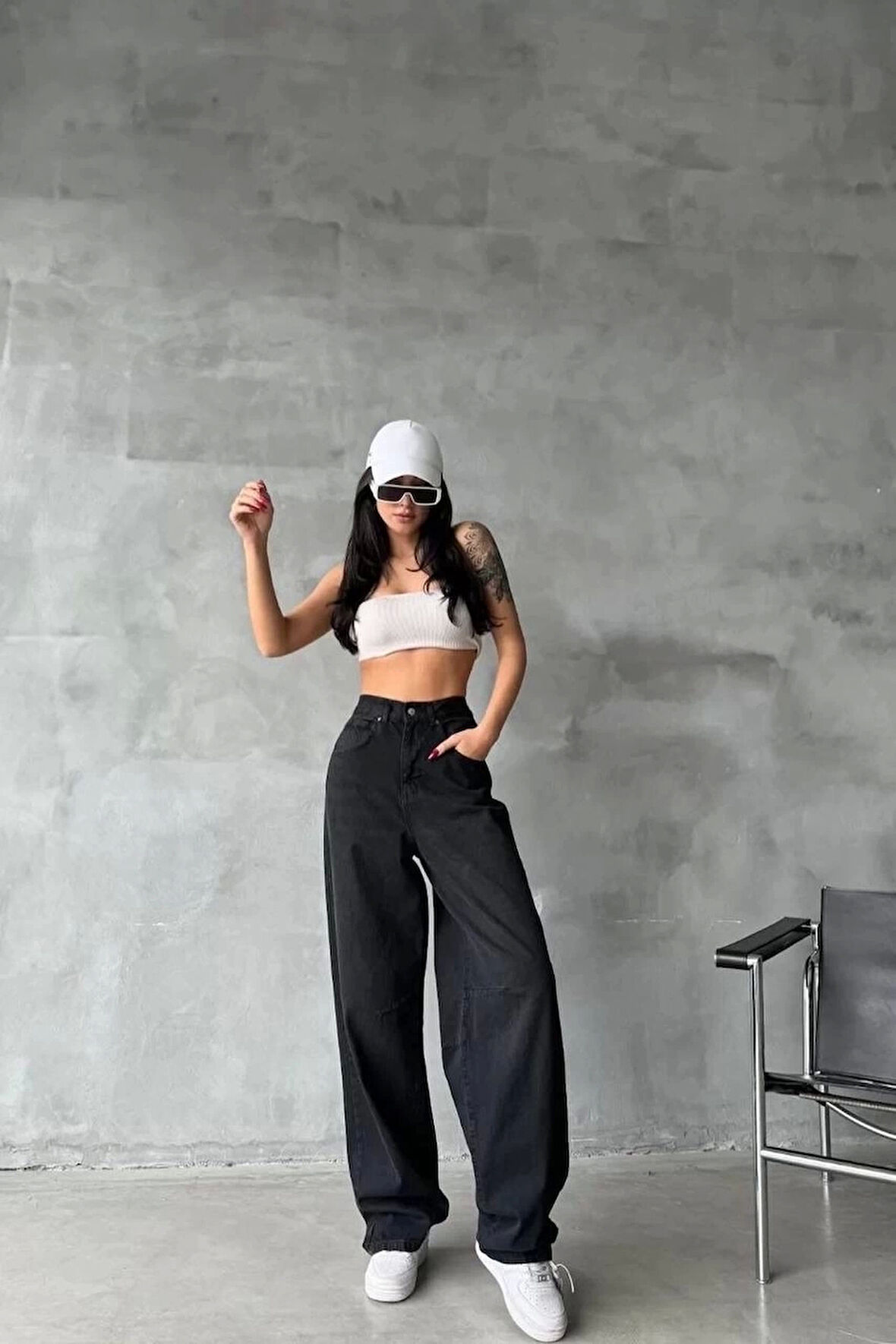 Arkadan Tokalı Jeans Pantolon Siyah