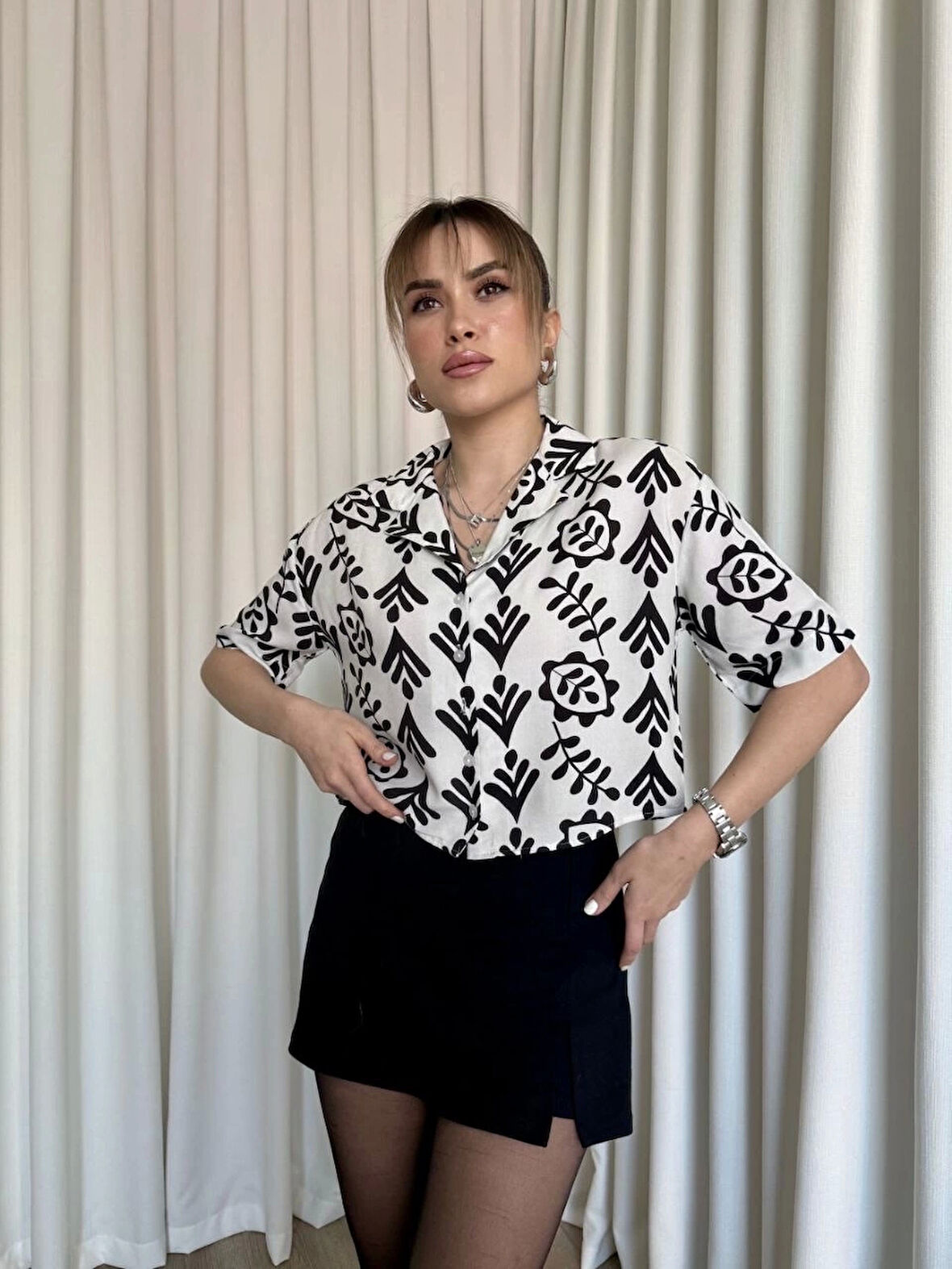 Siyah Beyaz Baskılı Crop Gömlek