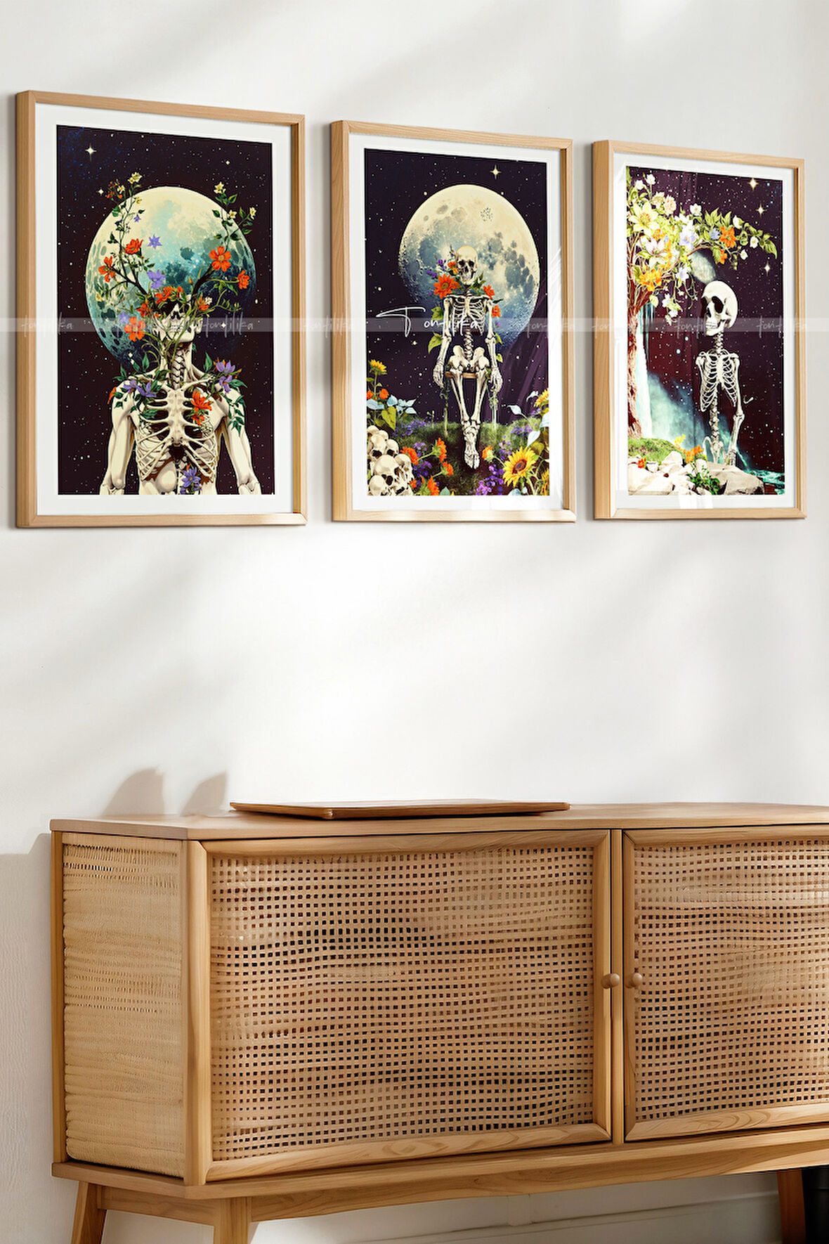 Ay ve Çiçeklerle Süslenmiş İskelet Temalı 3'lü Ahşap Çerçeveli Tablo Seti 30x42