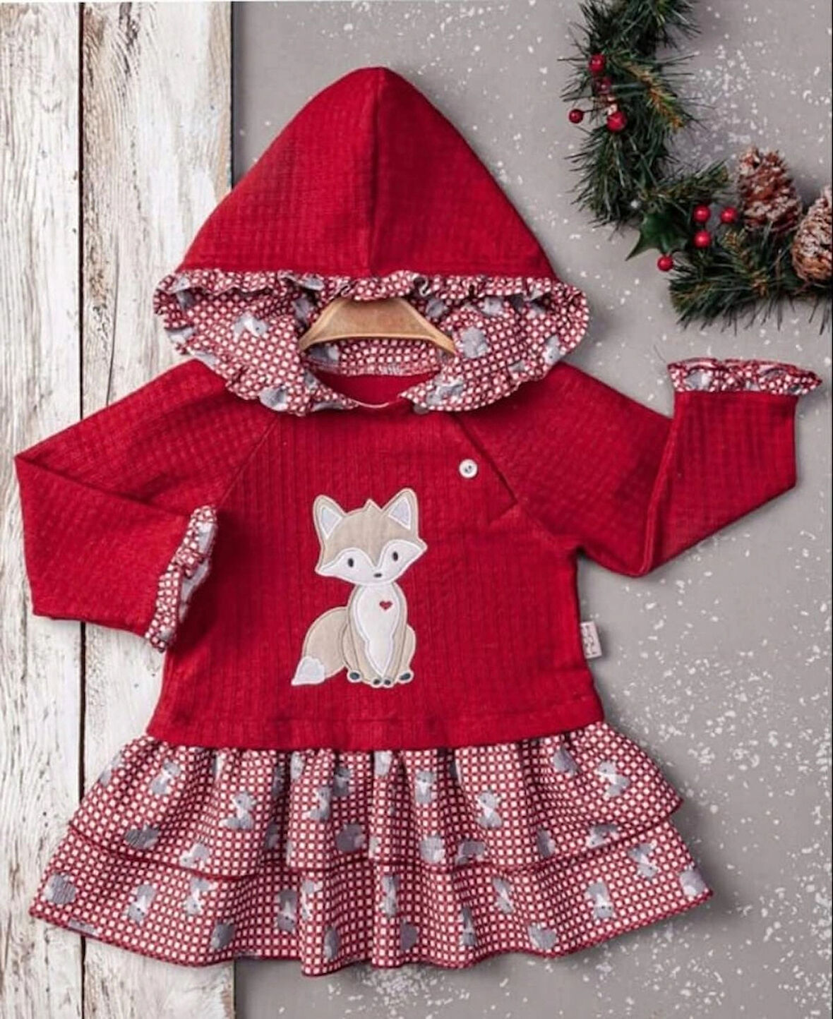 Kız Bebek Tilki Detaylı Nakışlı Ekose Fırfırlı Elbise Kapüşonlu