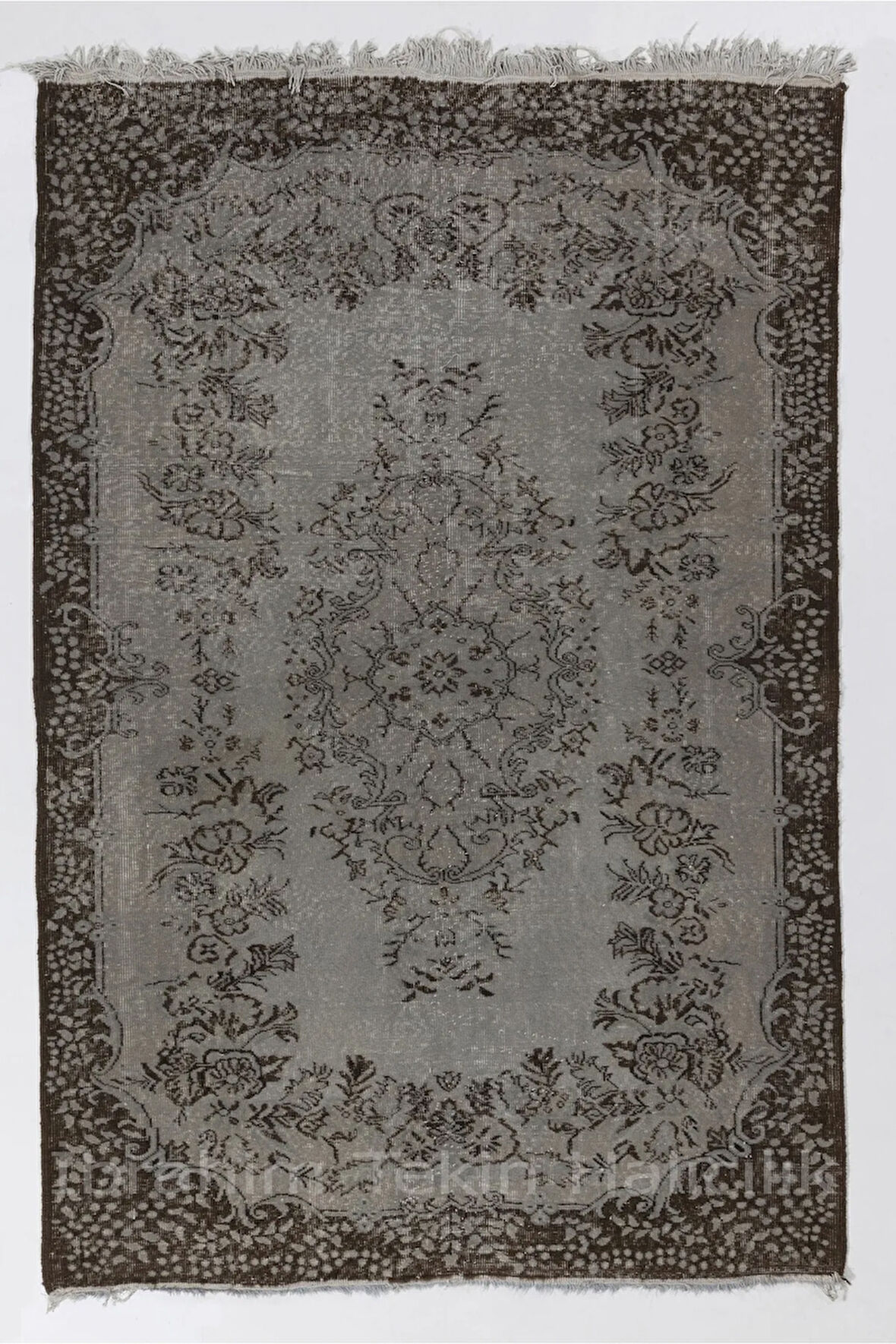 170x250 cm Gri Renkli Madalyon Ve Çiçek Desenli Sade Isparta Halısı