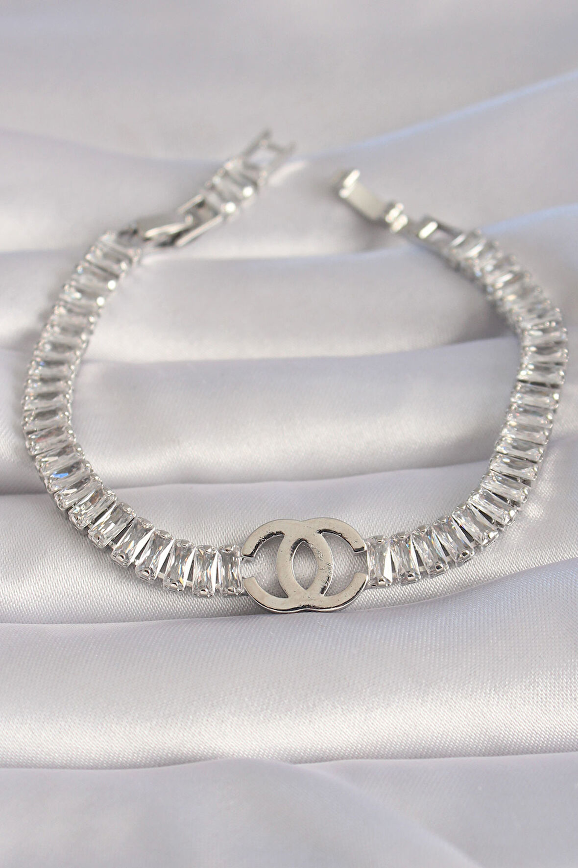 Tegan Pirinç Gümüş Renk Zirkon Taşlı Su Yolu Model VIP Seri Kadın Bileklik TG27BB5984