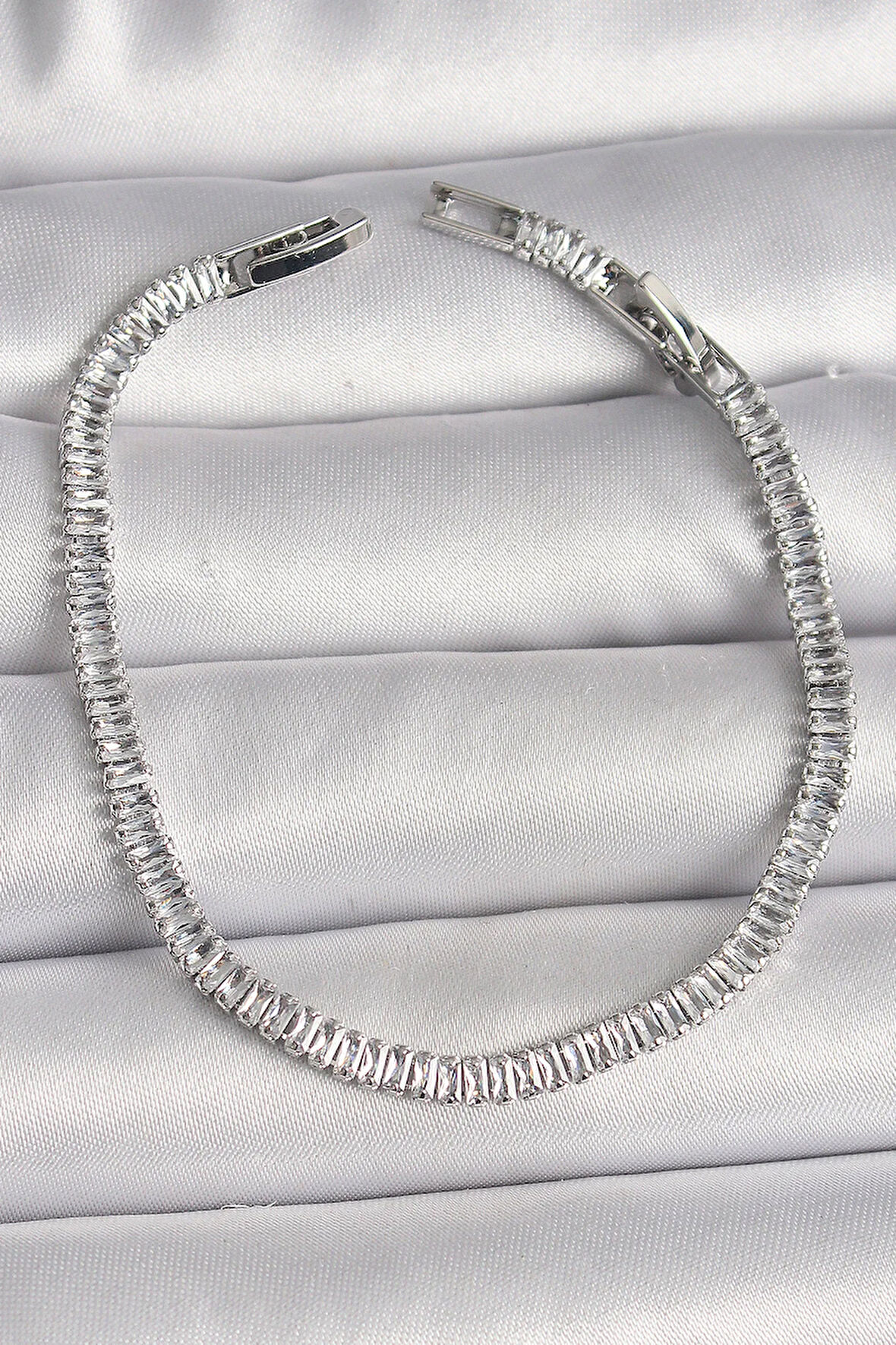 Tegan Pirinç Gümüş Renk Zirkon Taşlı Su Yolu Model Kadın Bileklik TG27BB6726