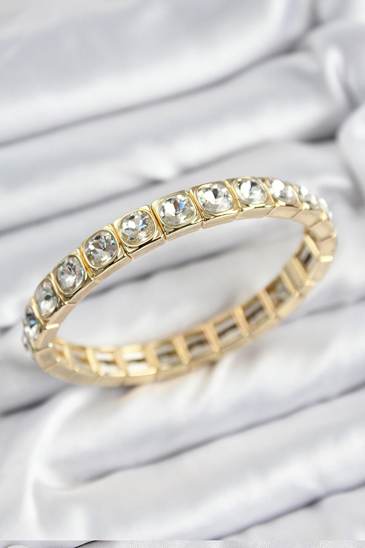 Tegan Pirinç Zirkon Taşlı Kare Model Gold Renk Lastikli Kadın Bileklik TG27BB7497