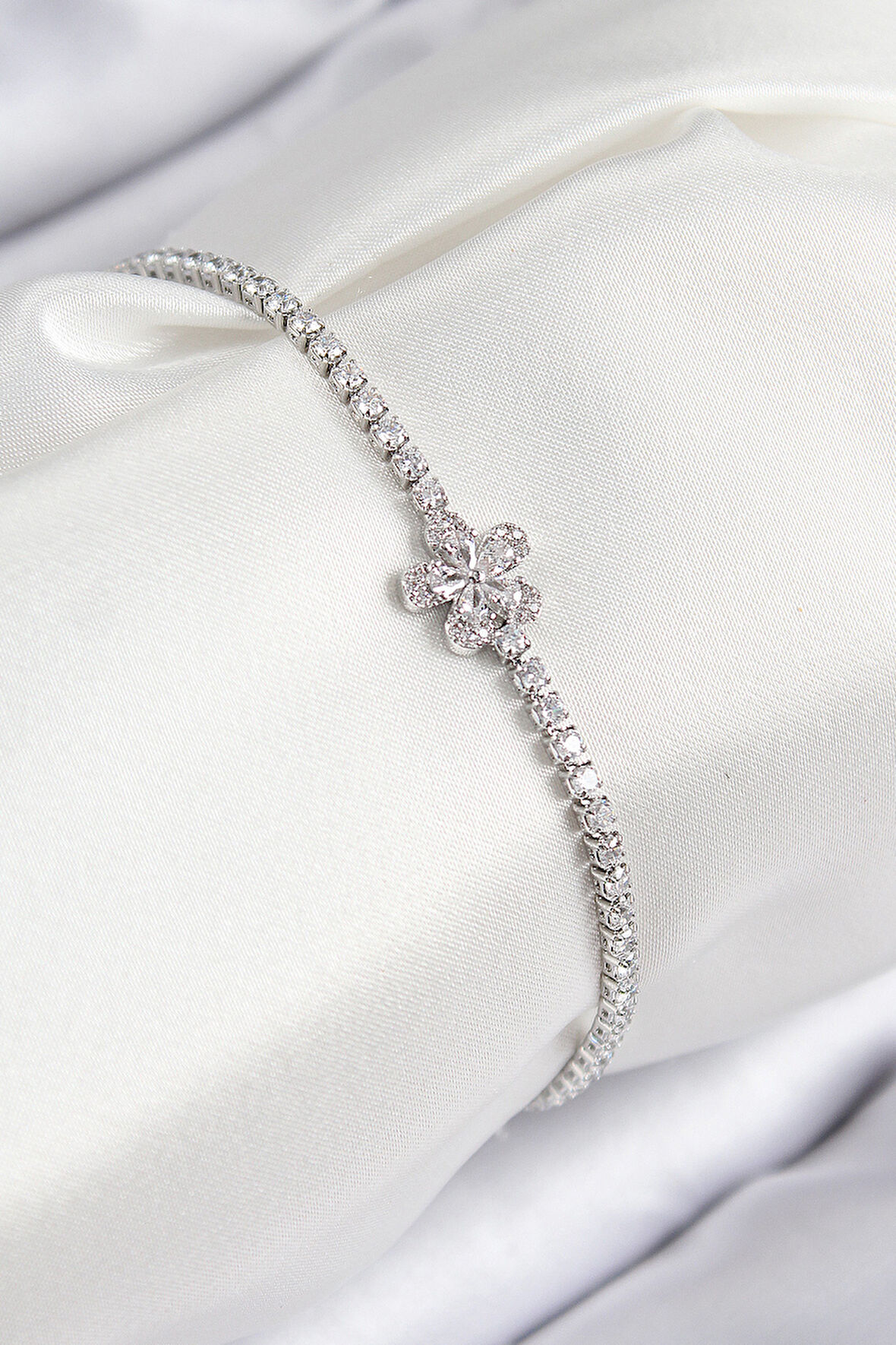 Tegan Pirinç Zirkon Taşlı Çiçek Model Gümüş Renk Kadın Bileklik TG27BB7860