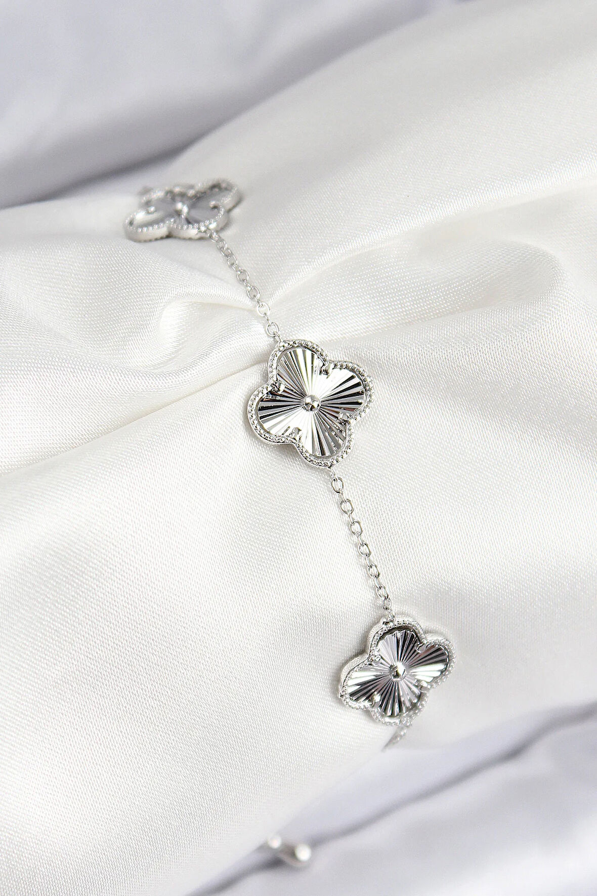 Tegan VIP Pirinç Yonca Model Gümüş Renk Kadın Bileklik TG27BB7782