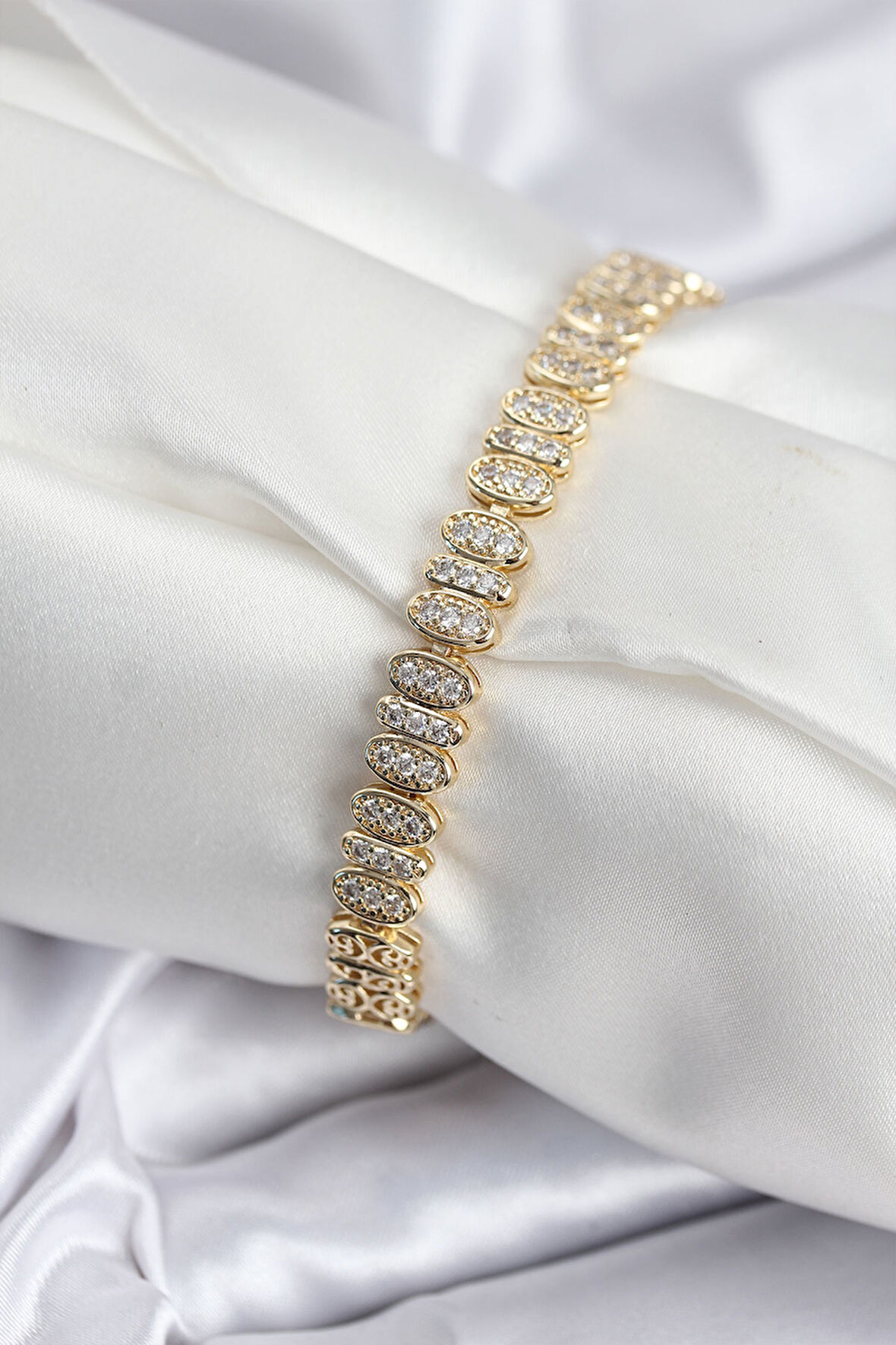 Tegan Pirinç VIP Seri Gold Renk Oval Sıralı Kadın Bileklik TG27BB7926