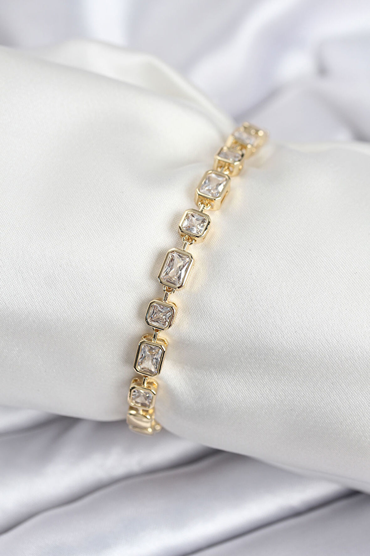 Tegan Pirinç VIP Seri Zirkon Taşlı Gold Renk Kadın Bileklik TG27BB7938