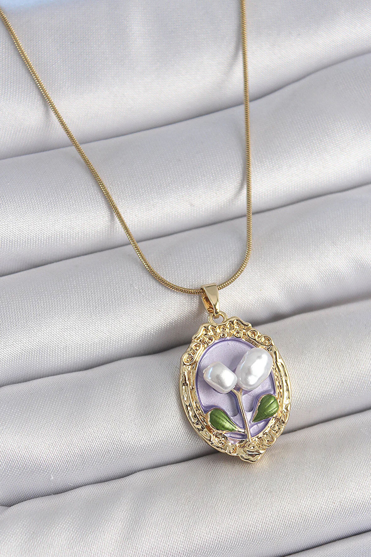 Tegan 316L Çelik Gold Renk Mor İncili Çiçek İşlemeli Portre Model Kadın Kolye TG27BKO10146