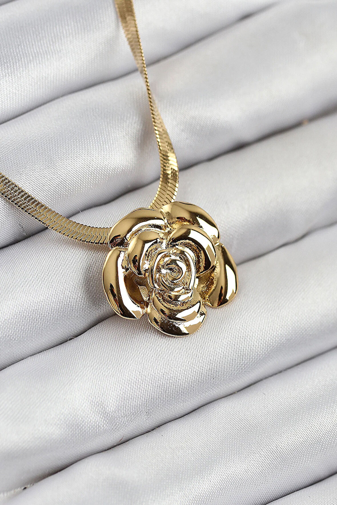 Tegan 316L Çelik Gül Figürlü İtalyan Zincir Model Gold Renk Kadın Kolye TG27BKO10513