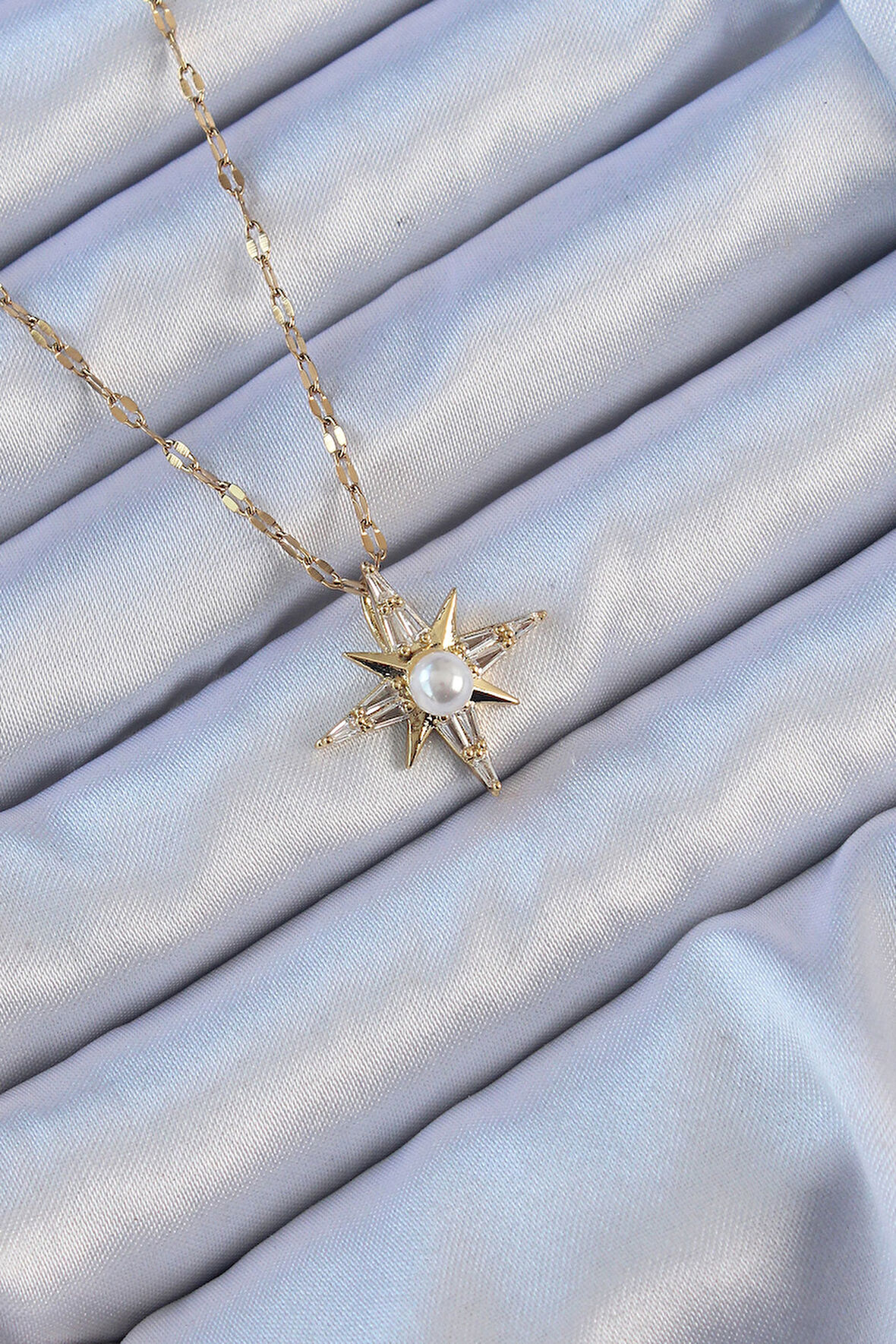 Tegan 316L Çelik Zincir Altın Renk Baget Taşlı İnci Detay Kutup Yıldızı Kolye TG27BKO9119