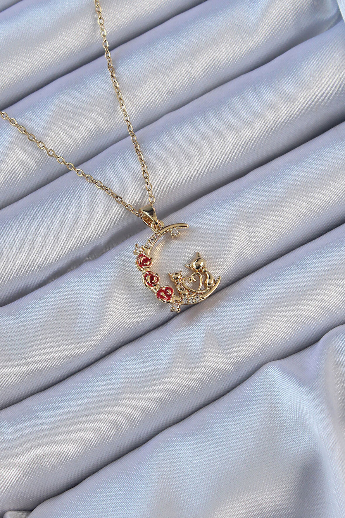 Tegan 316L Çelik Zincir Altın Renk Kırmızı Gül Detay Kedi Figür Zirkon Taşlı Ay Kolye TG27BKO9129