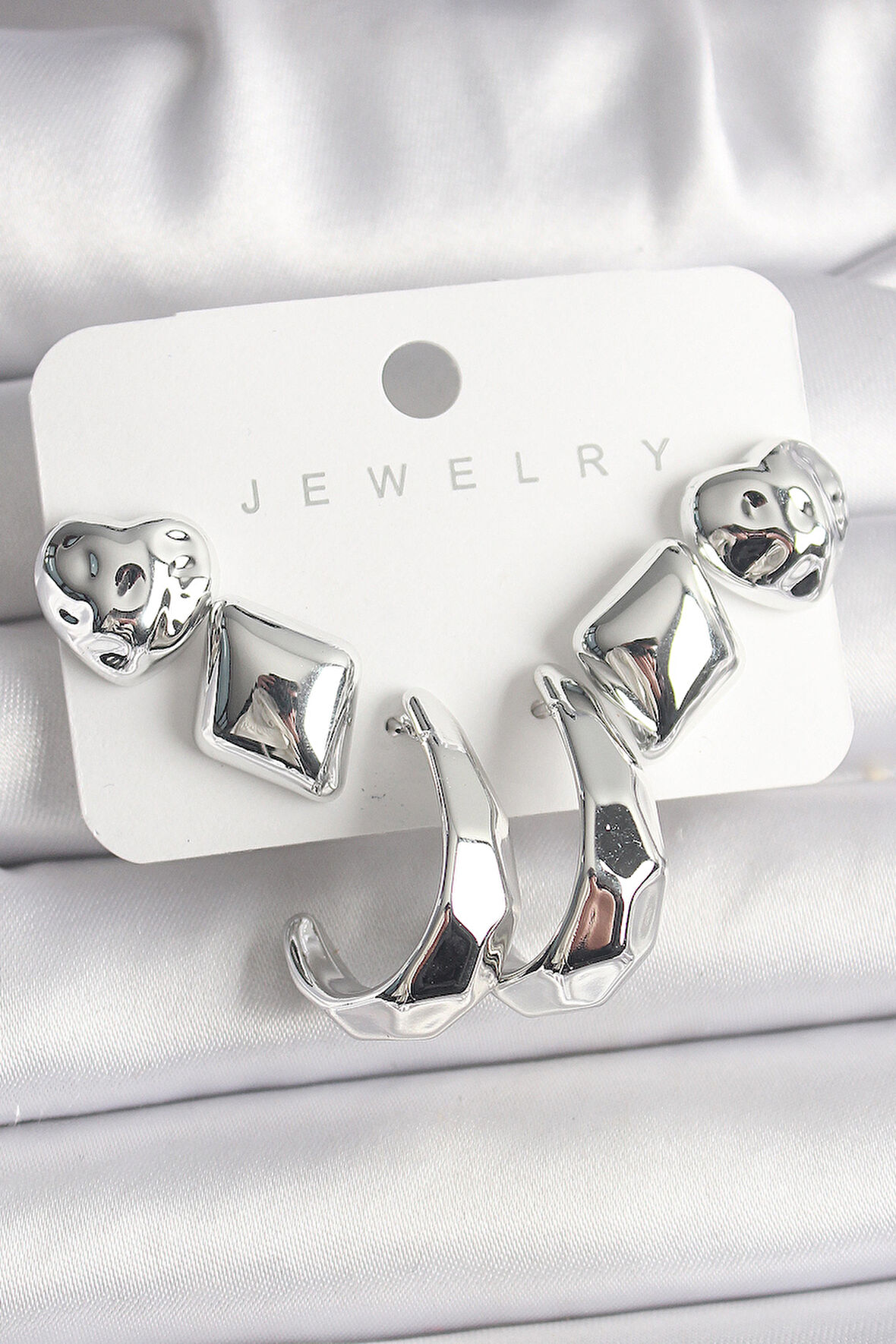 Tegan Gümüş Renk Kalp Halka Figür CCB Plastik Kadın Küpe Seti TG27BKP10023