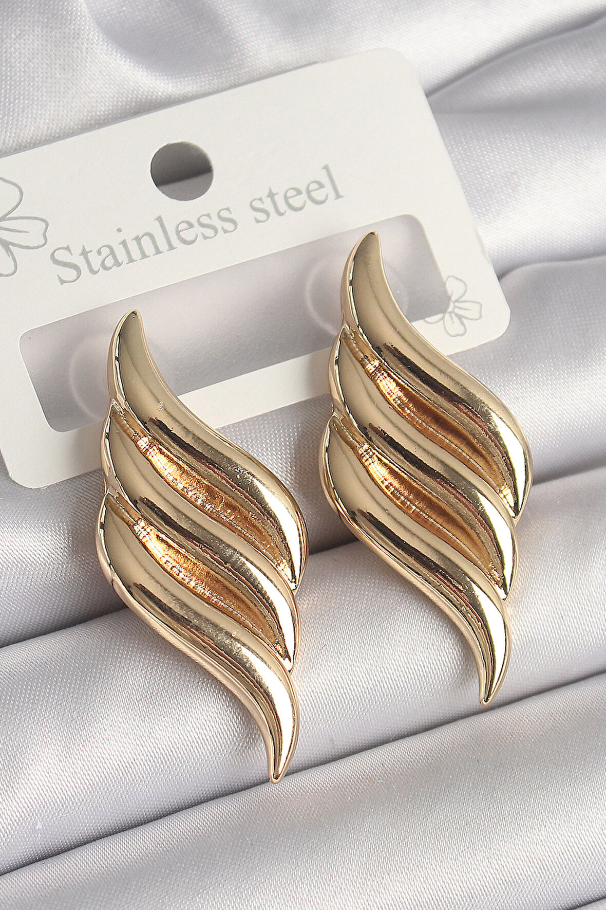 Tegan Pirinç Gold Renk 3 Sıra Dalga Model Kadın Küpe TG27BKP10237