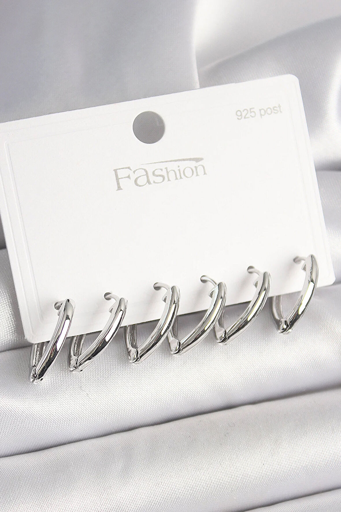 Tegan 925 Ayar Gümüş Çivi Pirinç Gümüş Renk Üçgen Model Kadın Küpe Seti TG27BKP10414