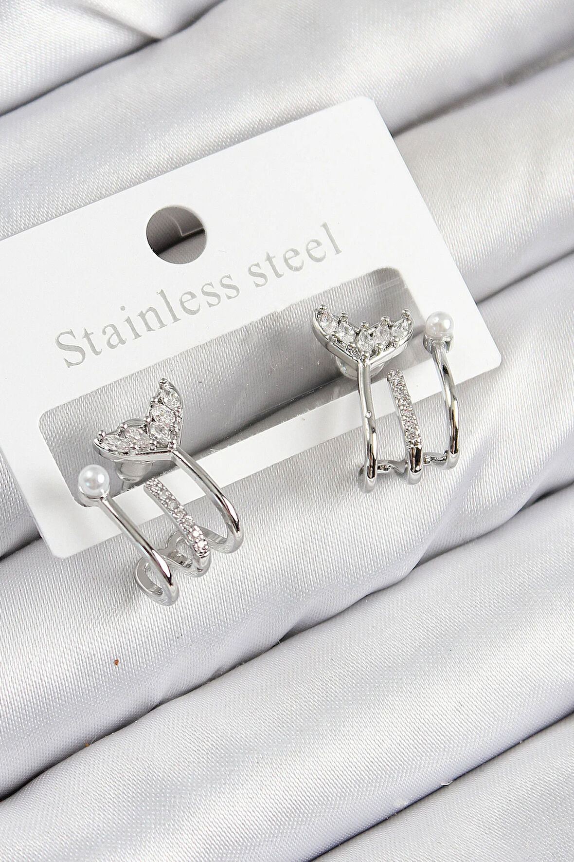 Tegan Pirinç Zirkon Taşlı İnci Detaylı Balık Kuyruğu Model Gümüş Renk Kadın Küpe TG27BKP11094