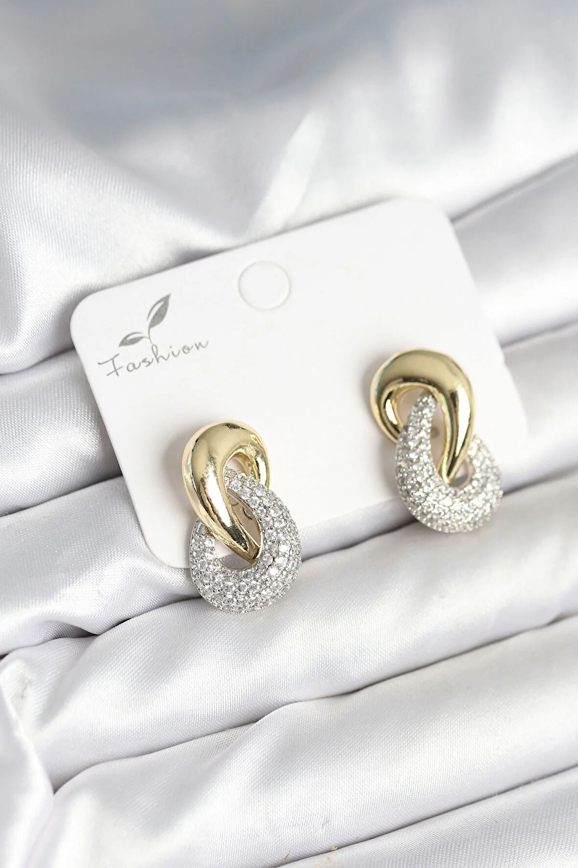 Tegan Sarmal Model Gold Gümüş Renk Pirinç Kadın Küpe TG27BKP11287