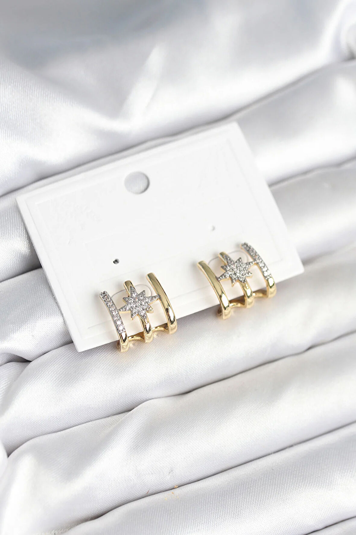 Tegan Kaburga Model Kutup Yıldızı Detaylı Gold Renk Kadın Küpe TG27BKP11296