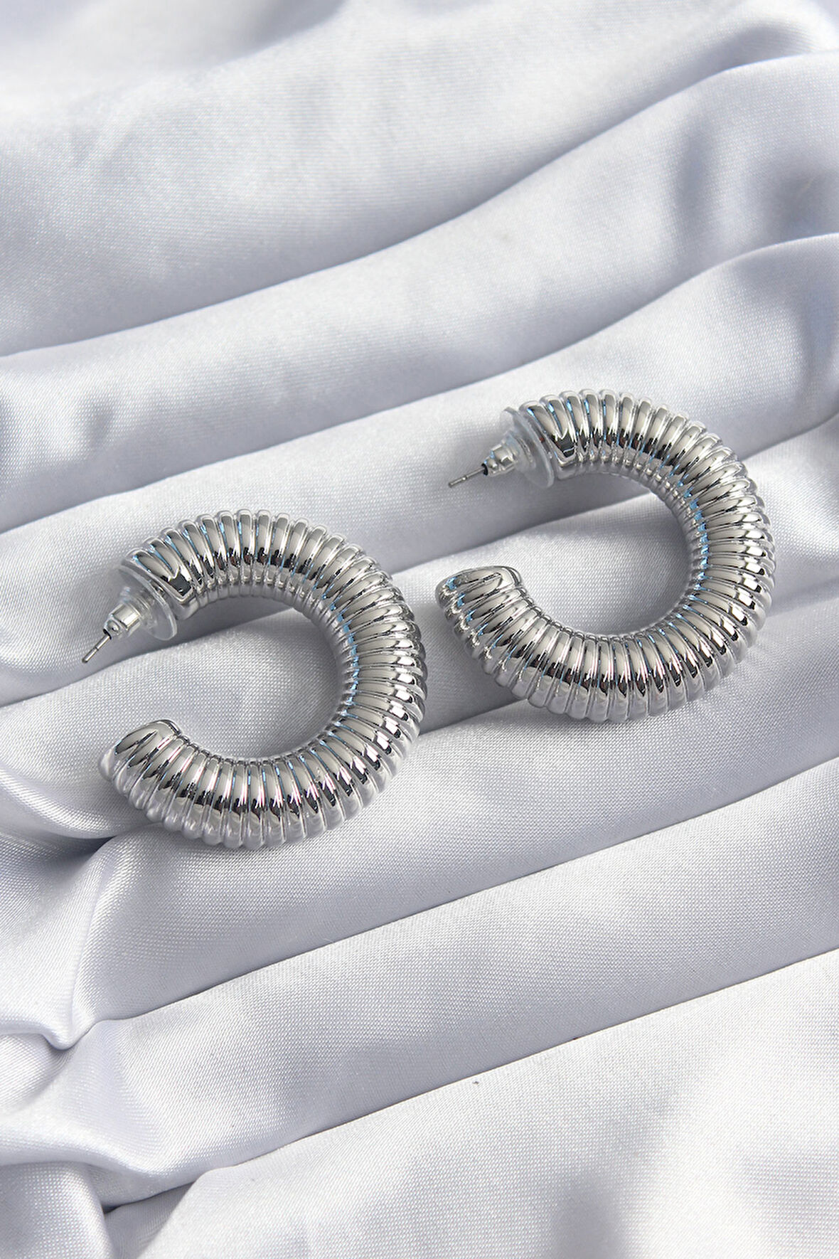 Tegan Pirinç Gümüş Renk İşleme Halka Model Kadın Küpe TG27BKP8243