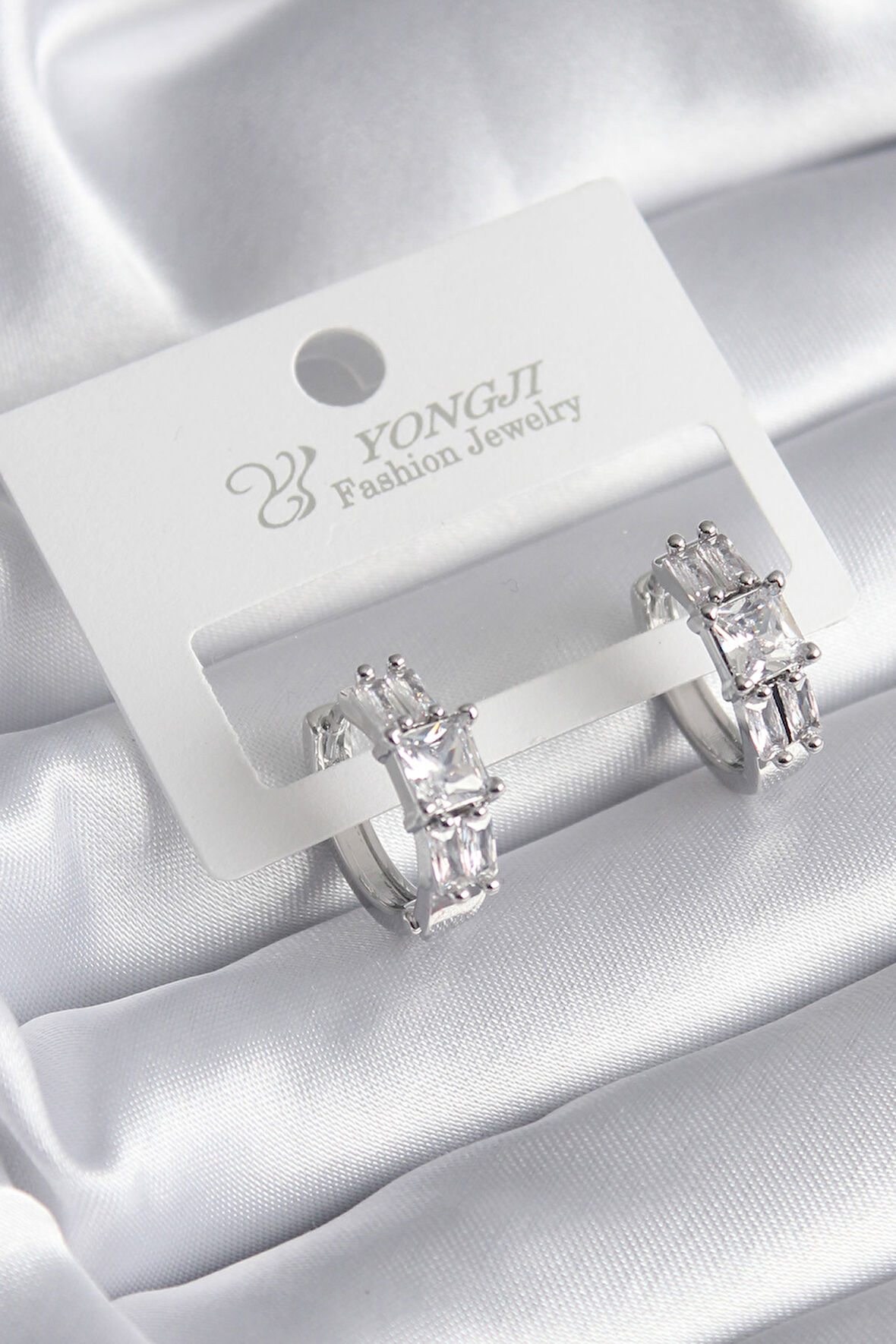 Tegan Pirinç Gümüş Renk Kare Zirkon Taşlı Kadın Küpe TG27BKP8351