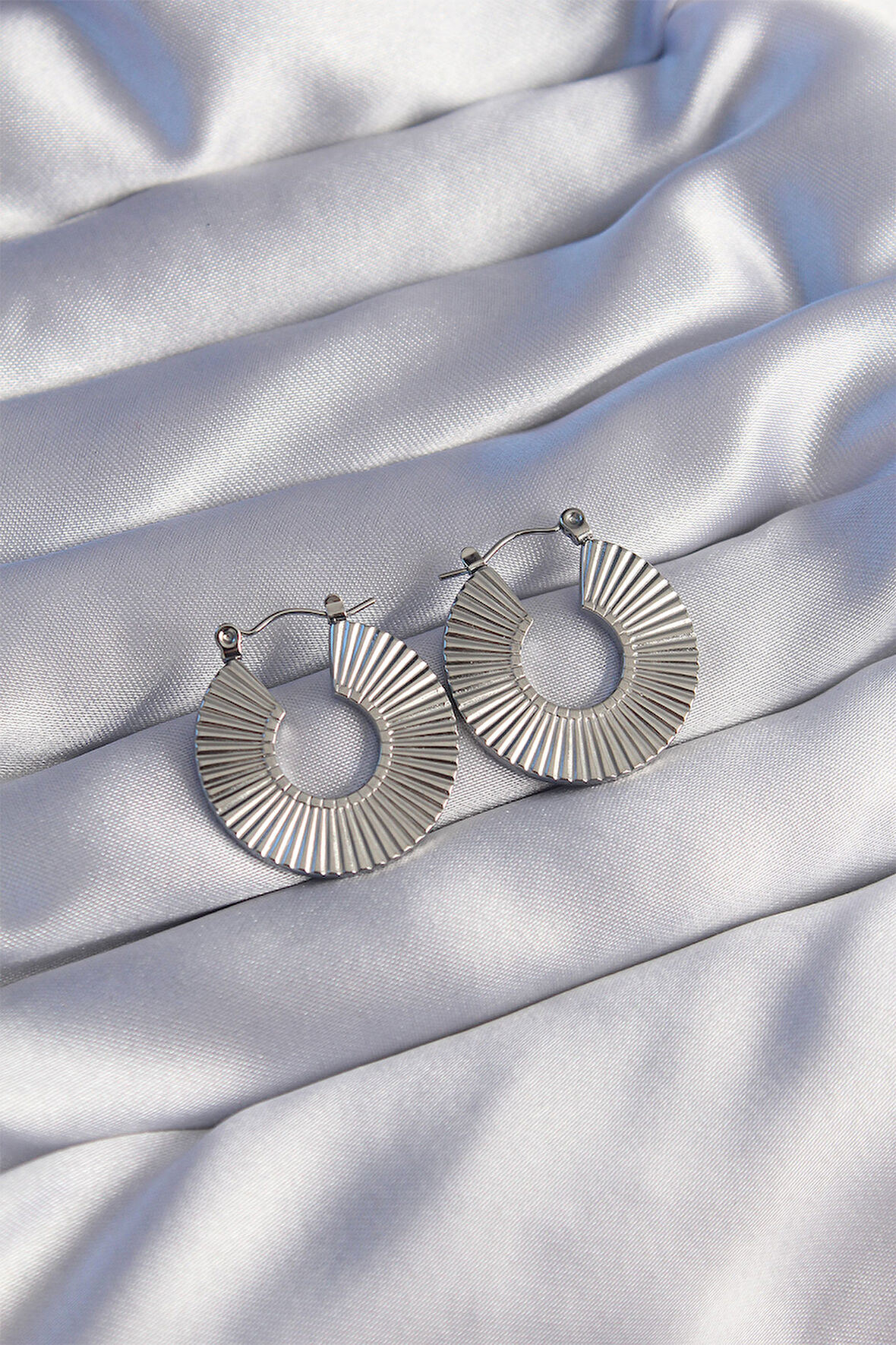 Tegan 316L Çelik Gümüş Renk Oval Çizgili Plaka Küpe TG27BKP9048