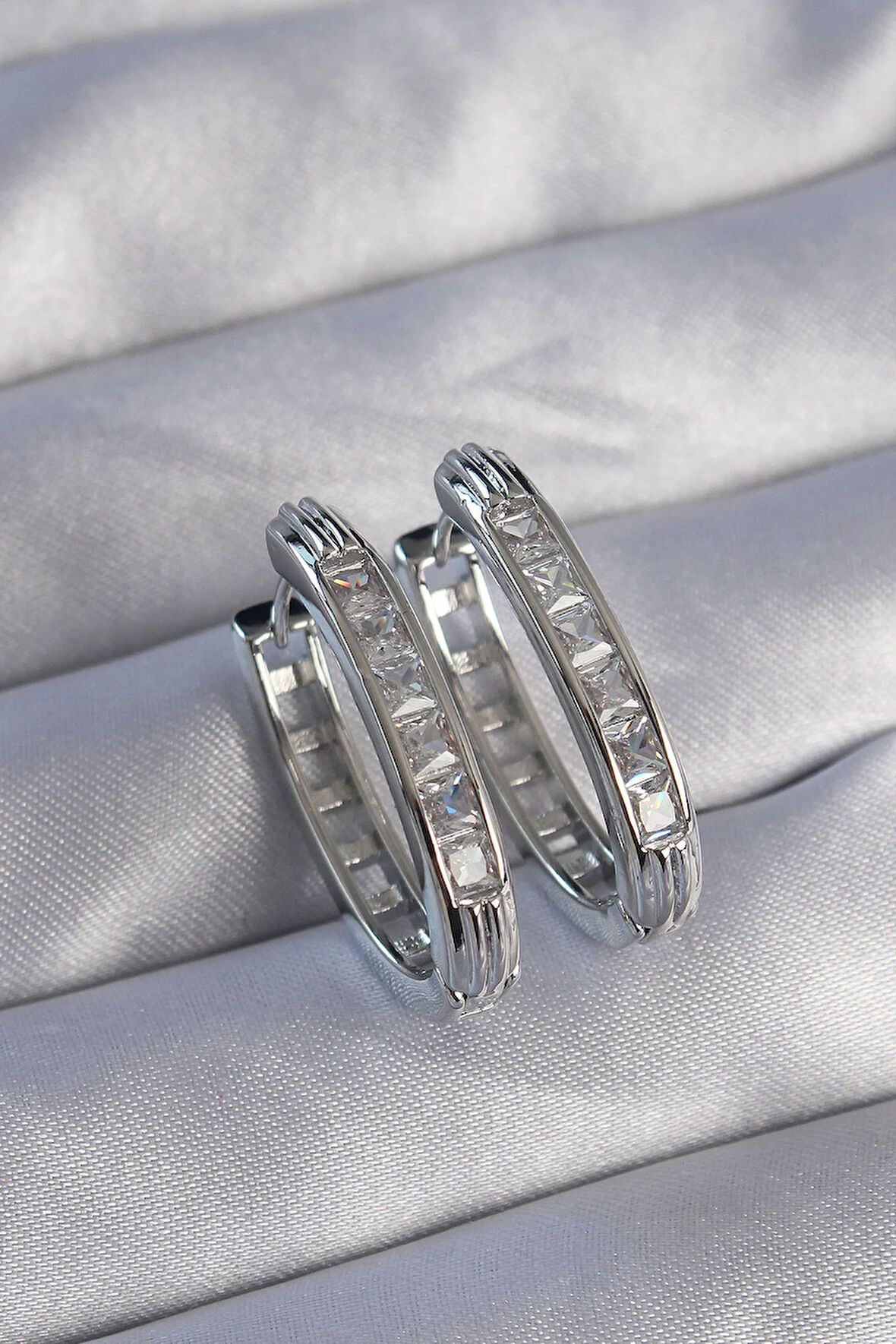 Tegan Pirinç Gümüş Renk Zirkon Taşlı Oval Model Küpe TG27BKP9078