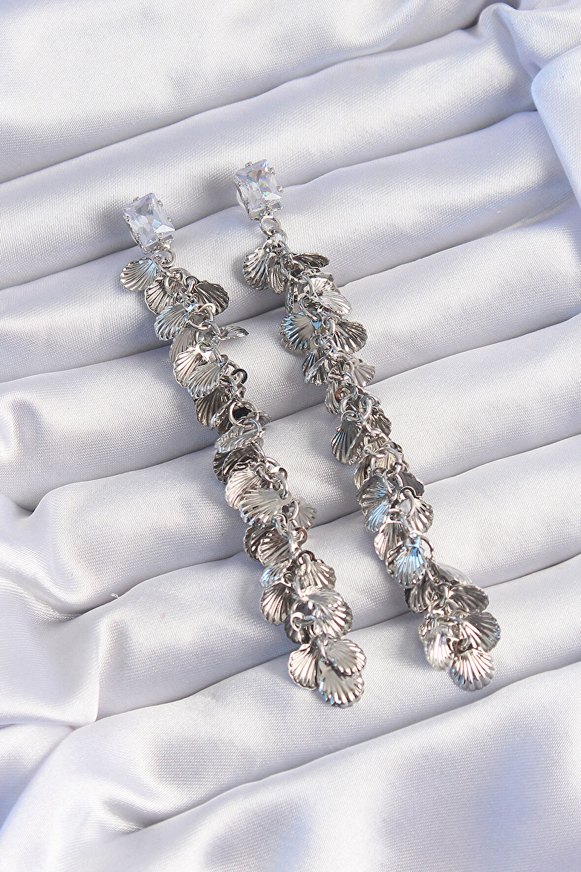 Tegan Pirinç Gümüş Renk Zirkon Taşlı Minimal Deniz Kabuklu Sallantılı Küpe TG27BKP9253