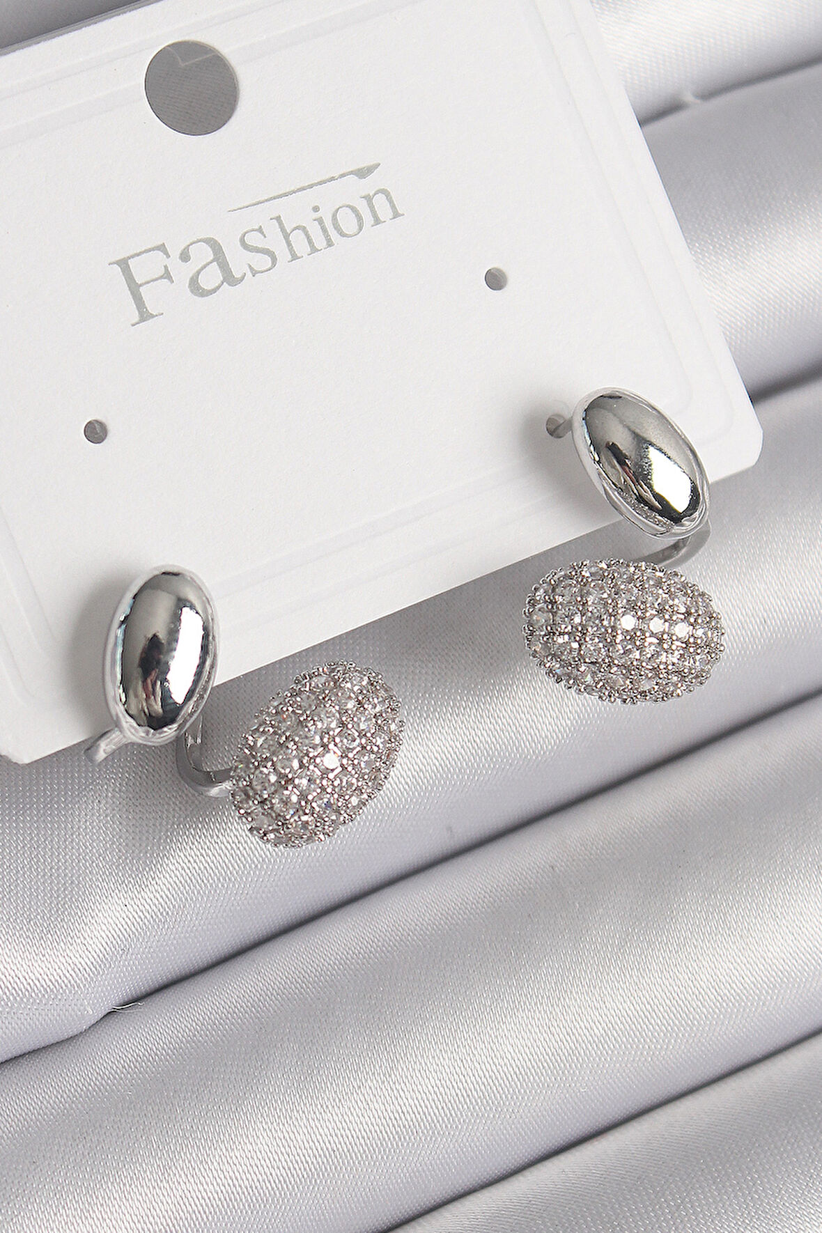 Tegan Pirinç Gümüş Renk Zirkon Taşlı Bombeli Model Kadın Küpe TG27BKP9753