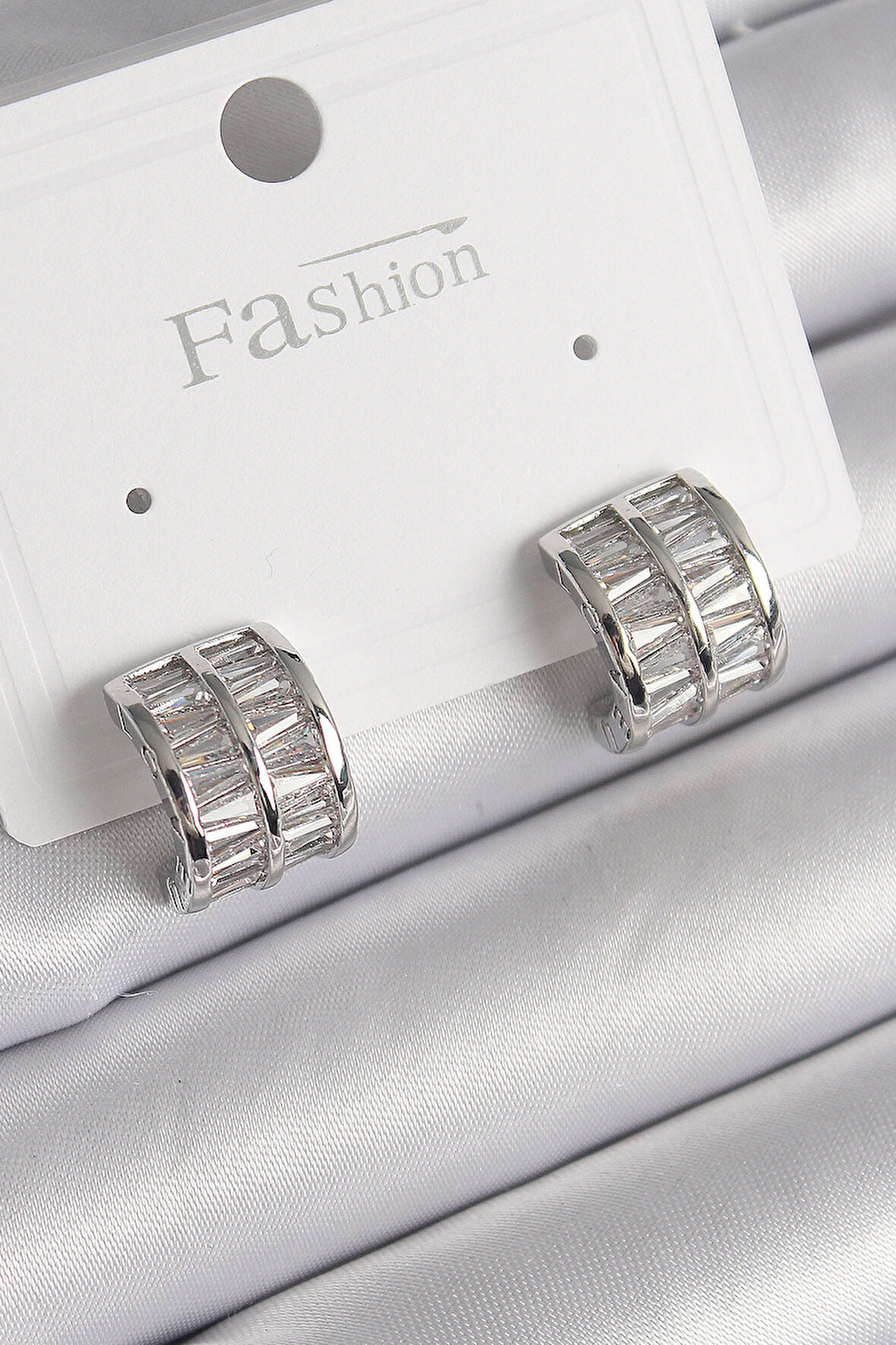 Tegan Pirinç Gümüş Renk Çift Sıra Zirkon Taşlı Kadın Küpe TG27BKP9755