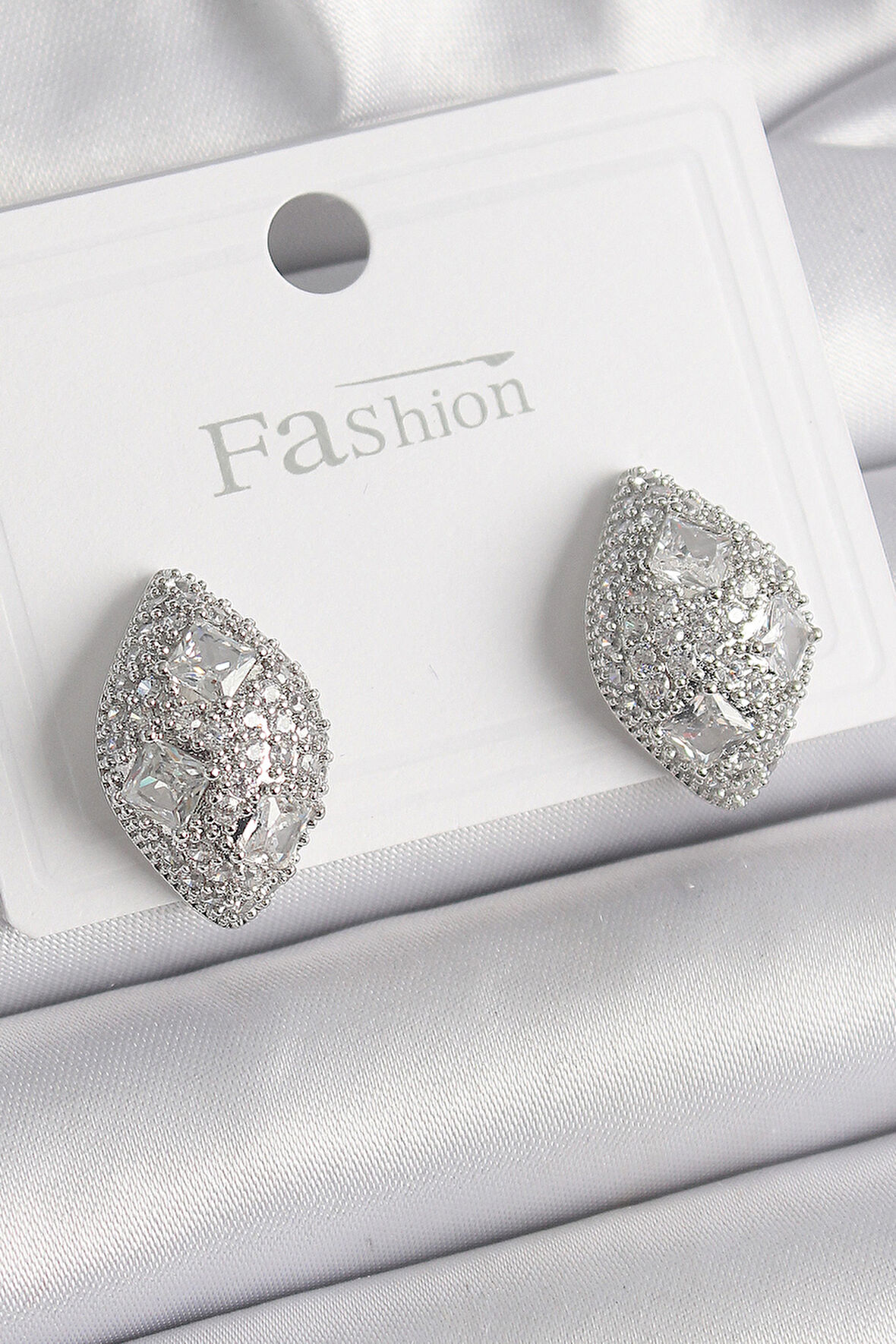 Tegan Pirinç Gümüş Renk Zirkon Taş İşlemeli Damla Model Kadın Küpe TG27BKP9863