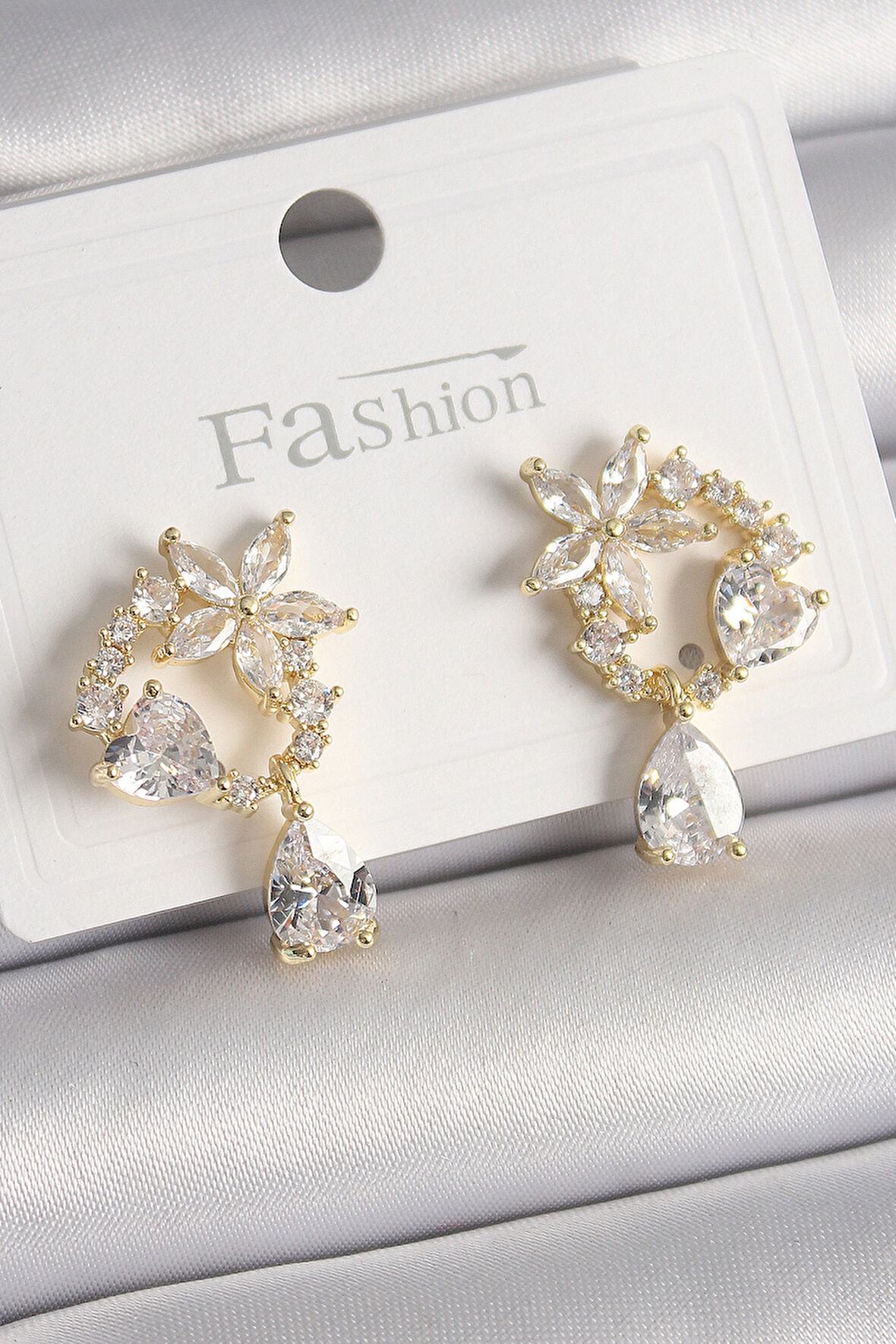 Tegan Pirinç Gold Renk Zirkon Taşlı Çiçek Model Sallantı Damla Detay Kadın Küpe TG27BKP9911