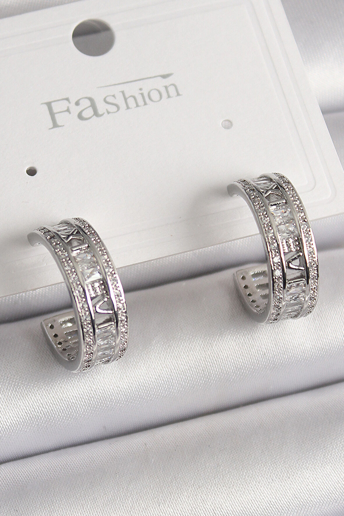 Tegan Pirinç Gümüş Renk Zirkon Taşlı İşleme Detay Halka Model Kadın Küpe TG27BKP9914