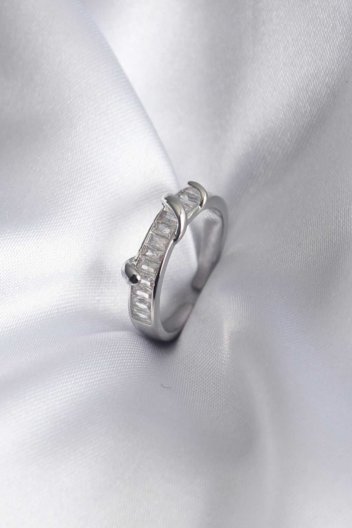 Tegan Pirinç Gümüş Renk Su Yolu Zirkon Taşlı Kadın Yüzük TG27BYK2914