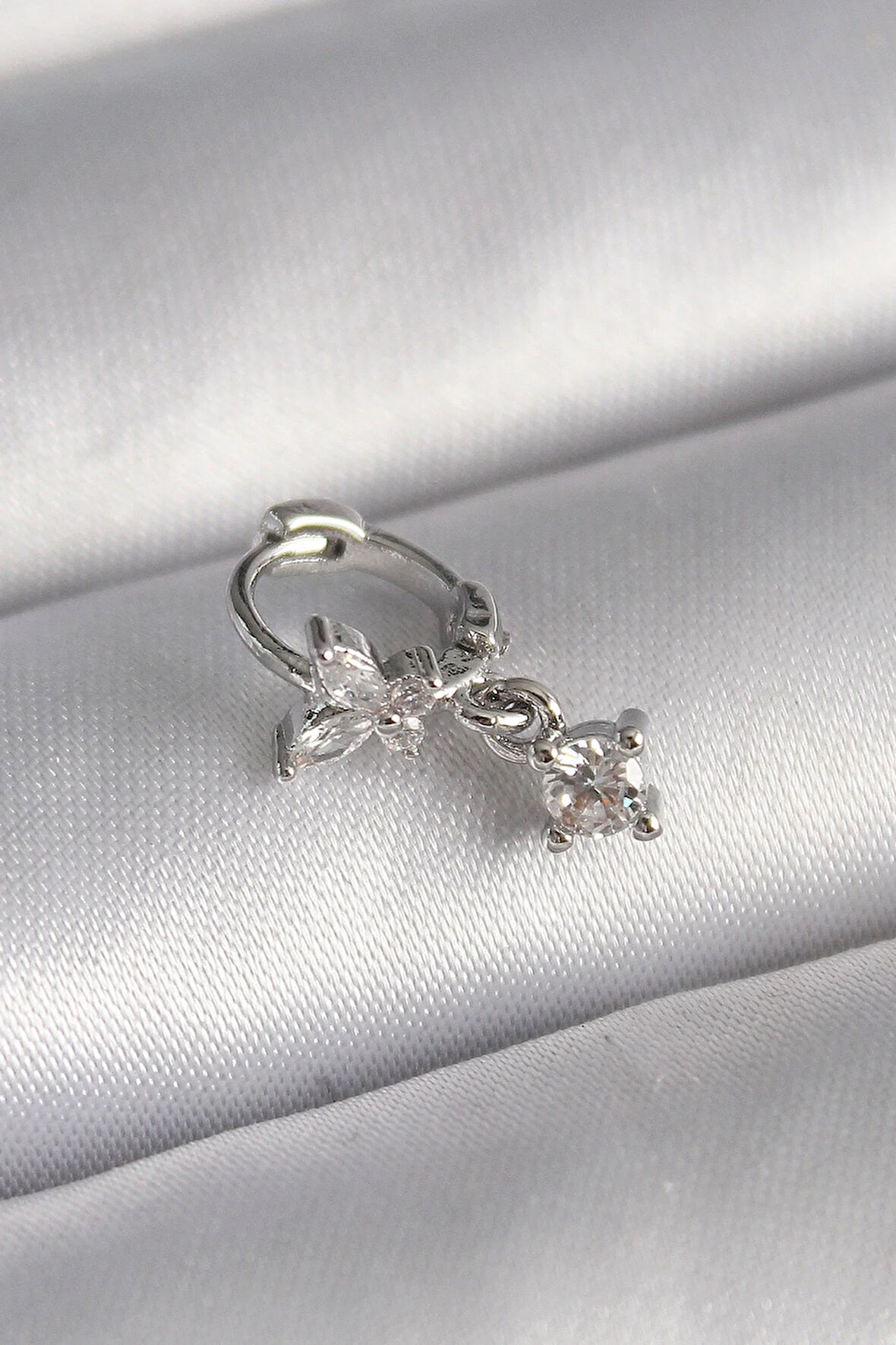 Tegan 316L Çelik Gümüş Renk Zirkon Taşlı Kelebek Model Sallantı Detay Tragus Piercing TG27PR1299