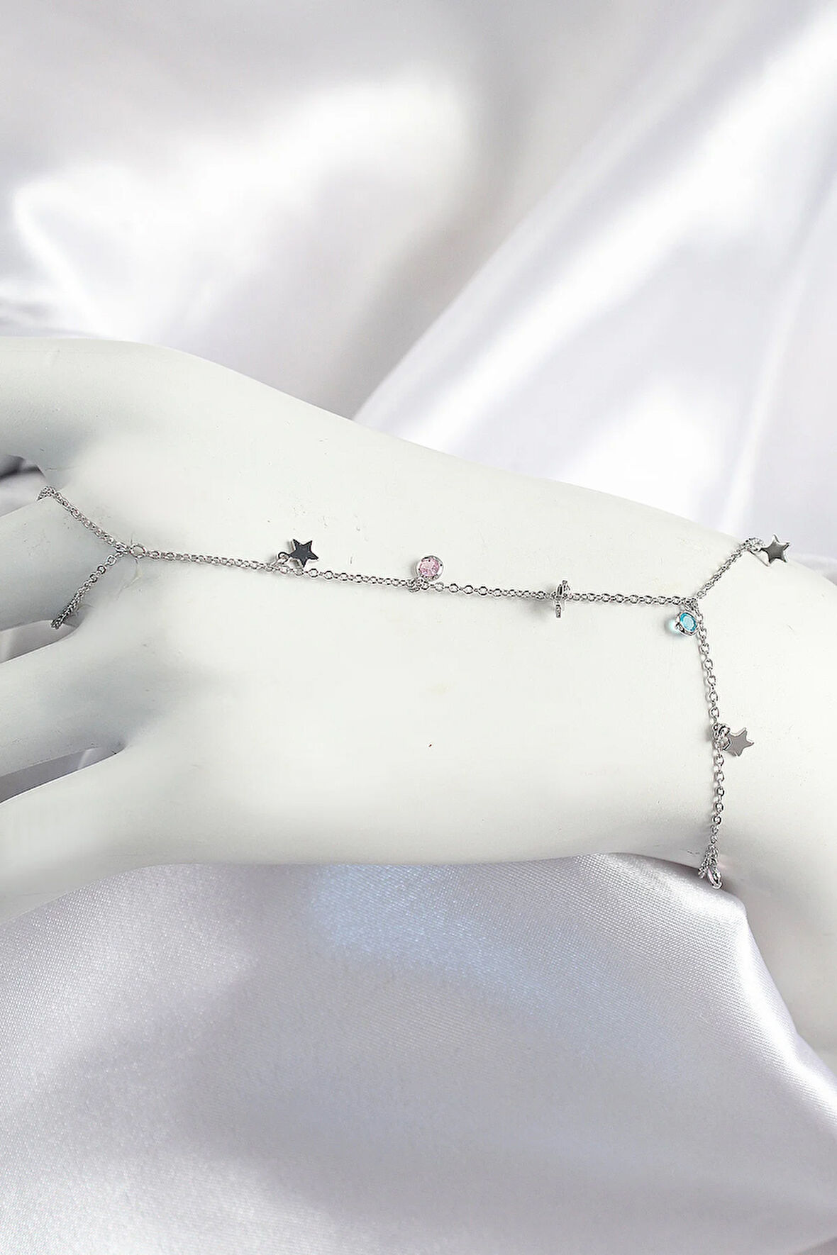 Tegan Pirinç Renkli Zirkon Taşlı Sallantılı Yıldızlı Model Gümüş Renk Kadın Şahmeran TG27SN708