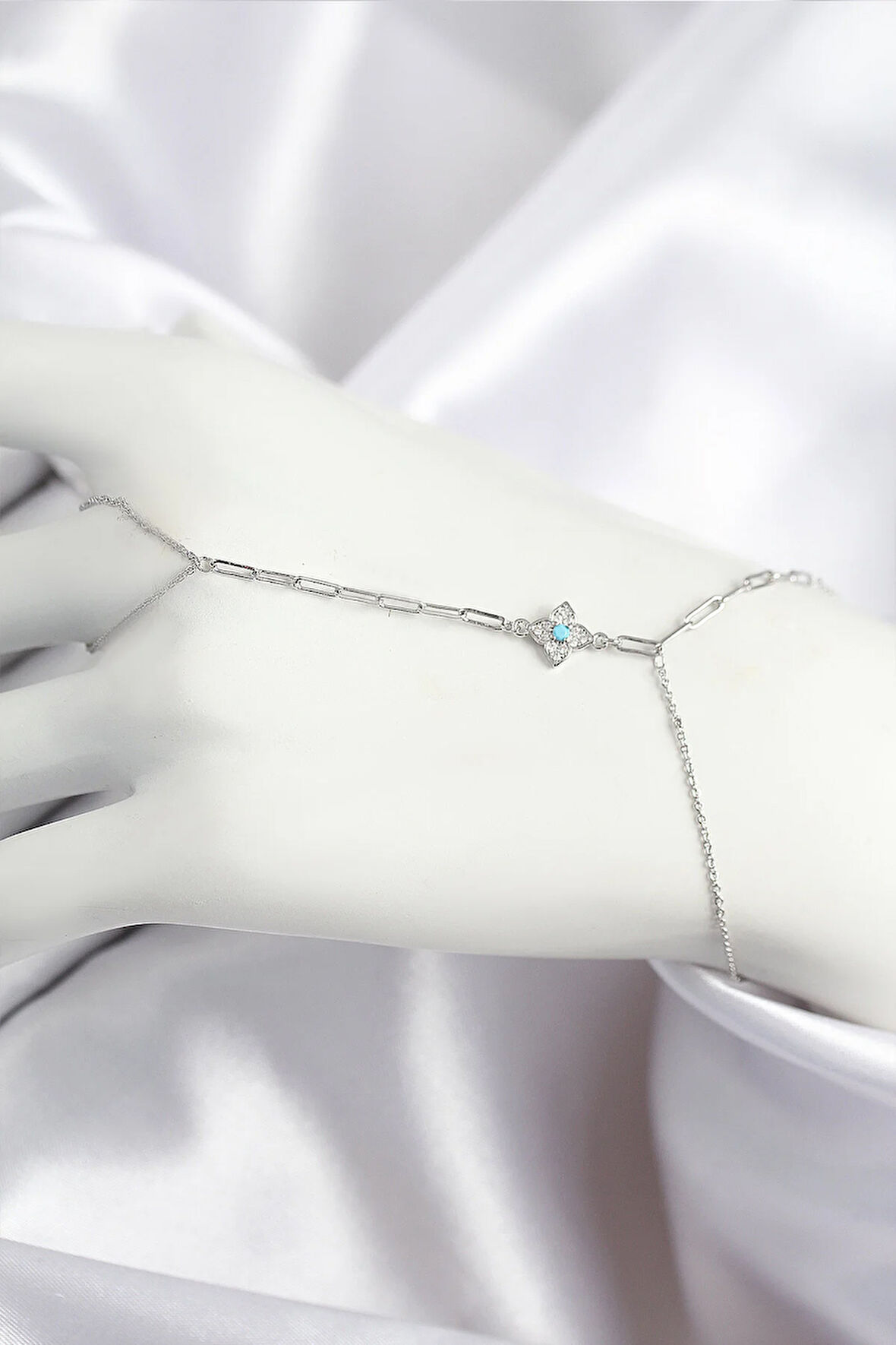 Tegan Pirinç Zirkon Taşlı Mavi Boncuklu Yonca Model Gümüş Renk Şahmeran TG27SN720