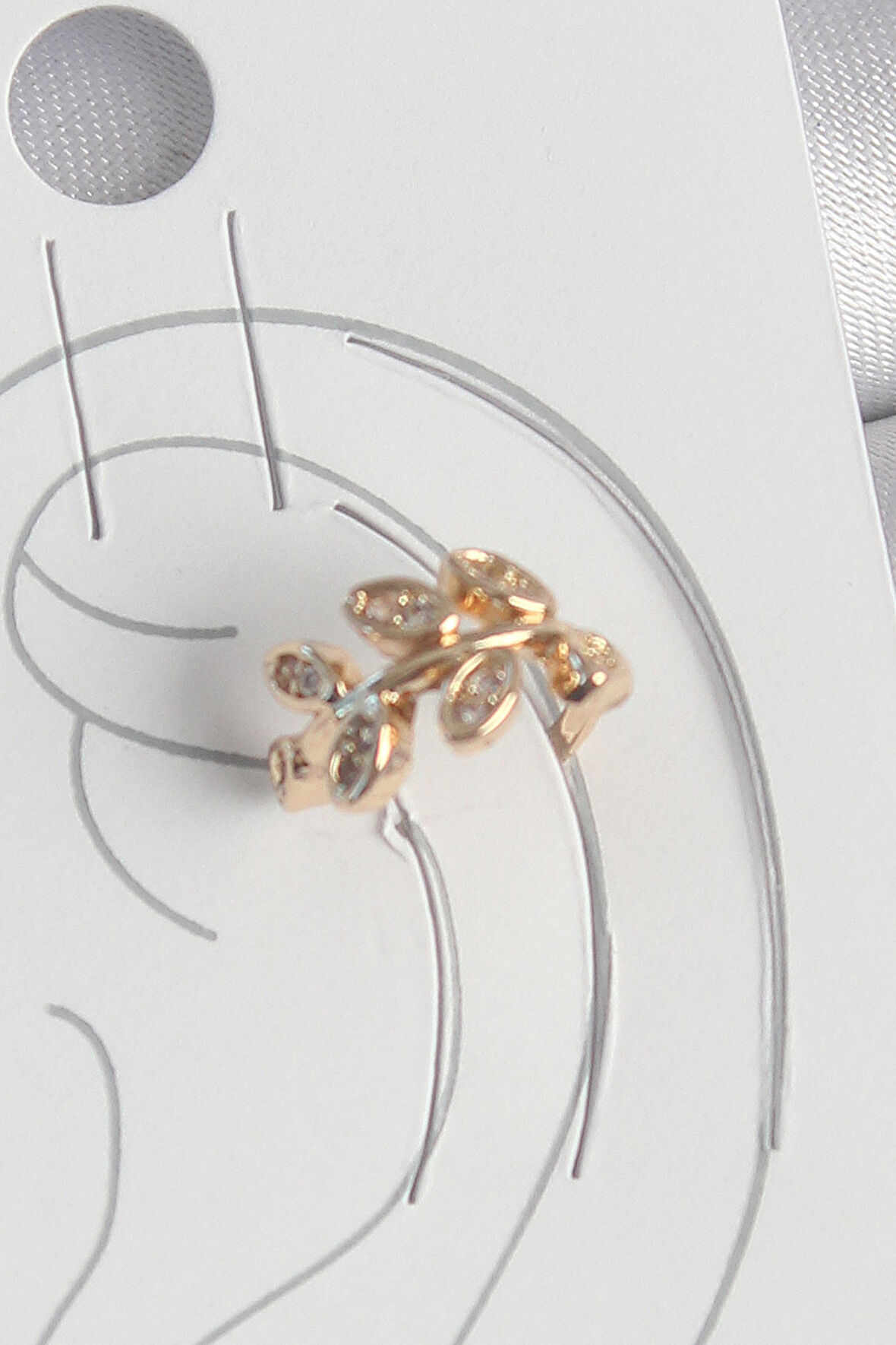 Pirinç Gold Renk Zirkon Taşlı Yaprak Model Kadın Kıkırdak Küpe - TJ-BKP10572