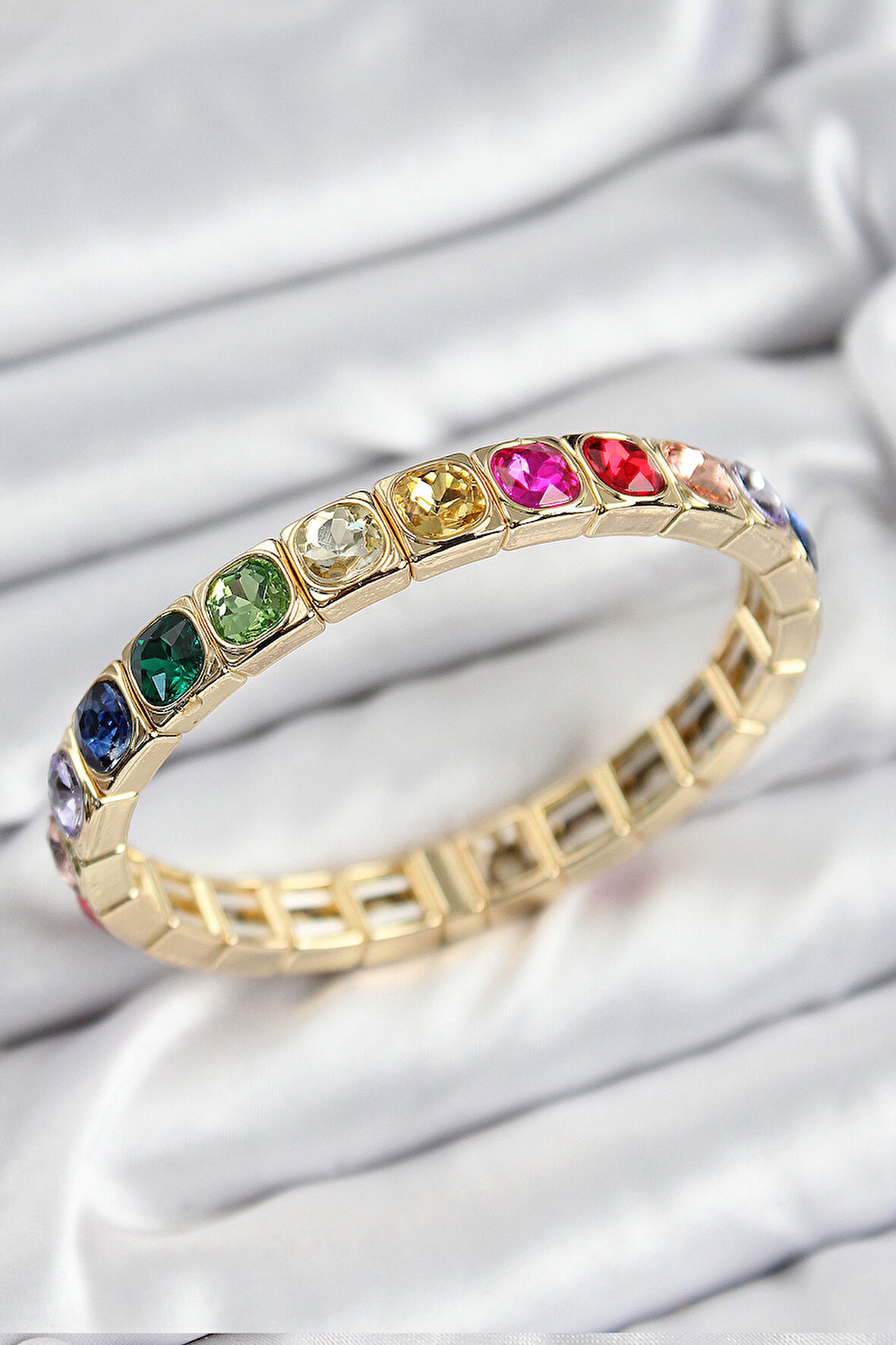 Pirinç Karışık Zirkon Taşlı Kare Model Gold Renk Lastikli Kadın Bileklik - TJ-BB7498