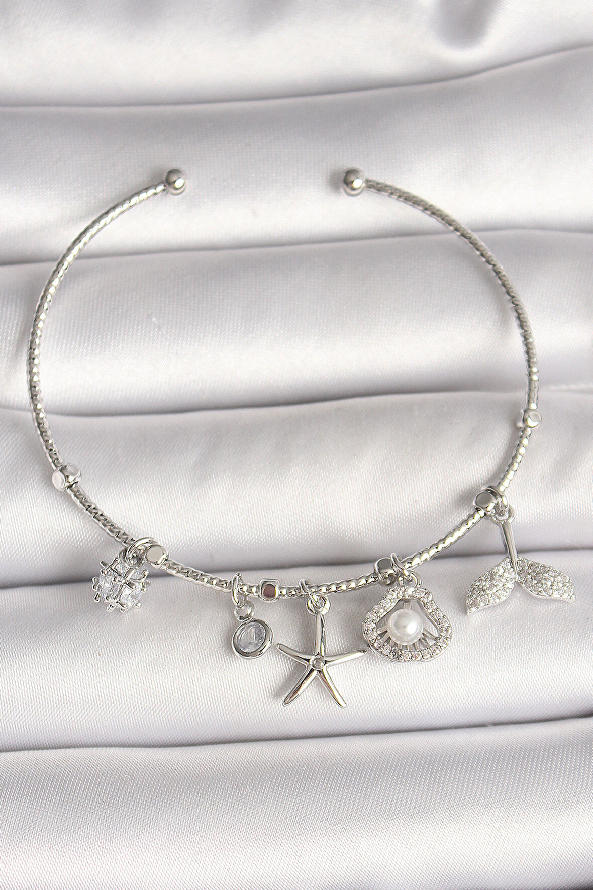 Pirinç Gümüş Renk Sallantı Zirkon Taşlı Deniz Yıldız Figür Balık Kuyruğu Detay Charm Kadın Bileklik - TJ-BB6909