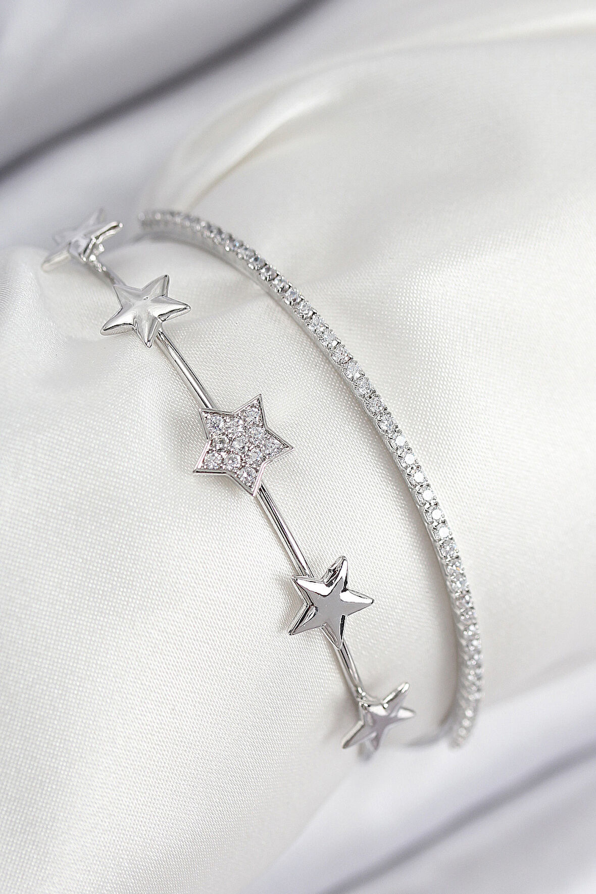 Pirinç Zirkon Taşlı Yıldız Model Gümüş Renk Kadın Bileklik - TJ-BB7878
