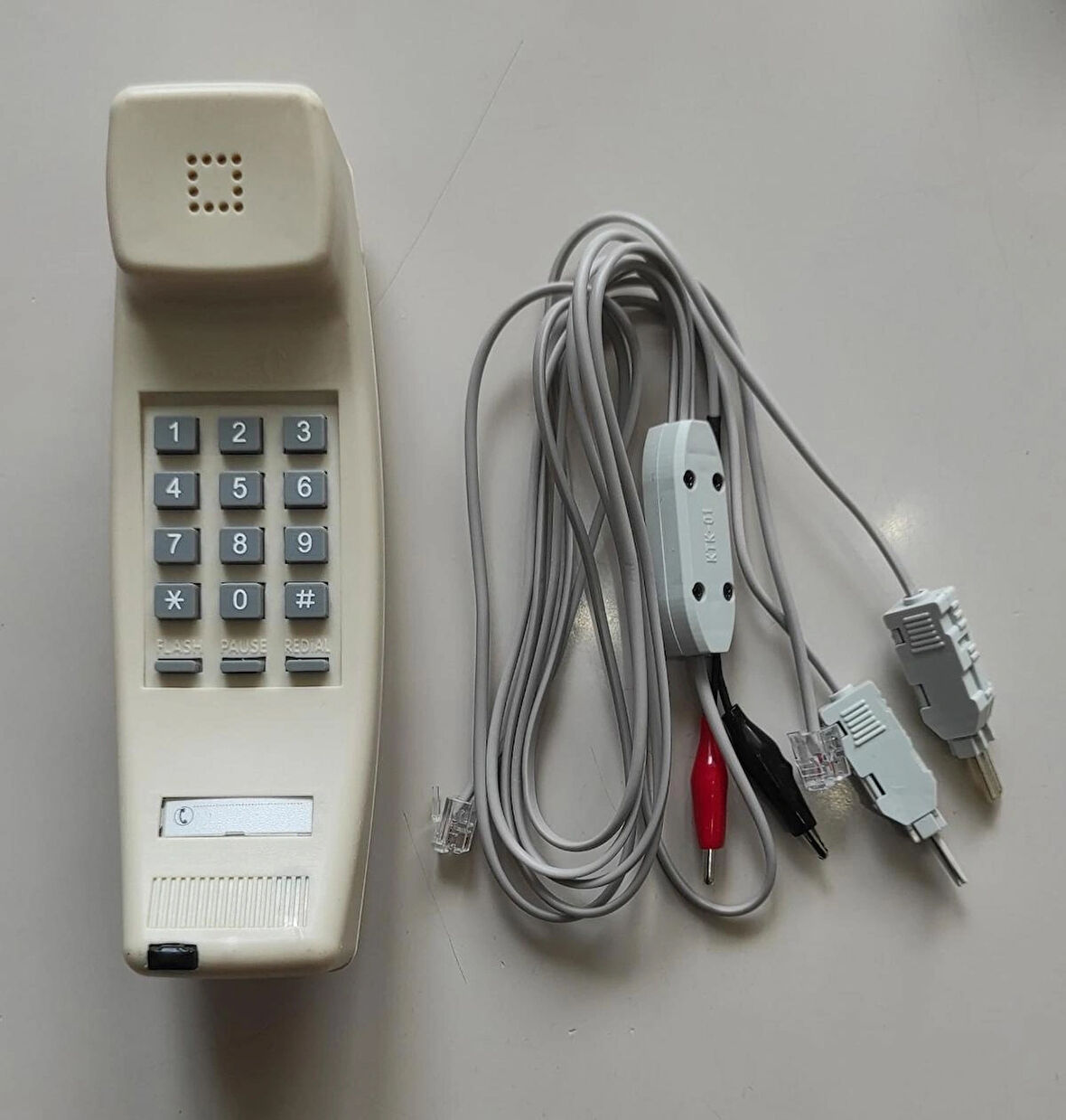 Penguen Muayene ve Test Telefonu Krem