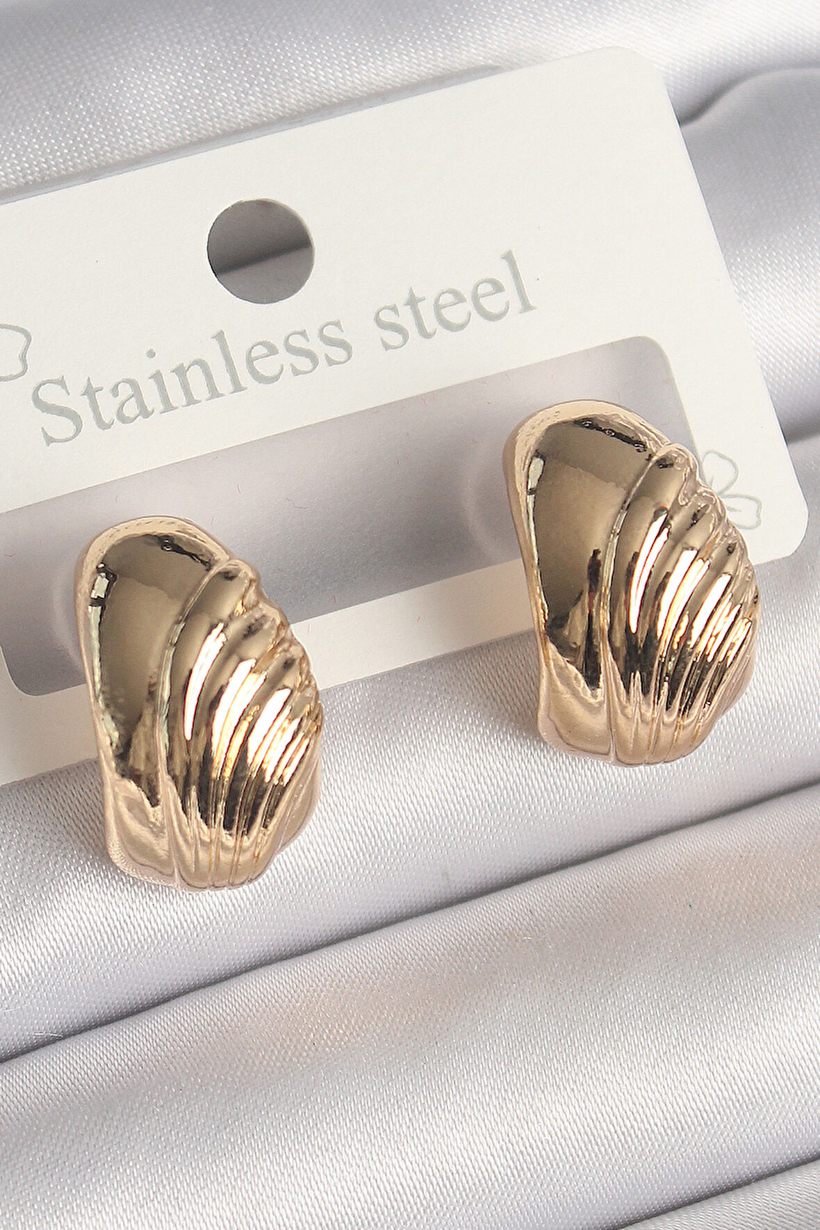 Pirinç Gold Renk İşleme Detaylı Yarım Halka Model Kadın Küpe - TJ-BKP10245