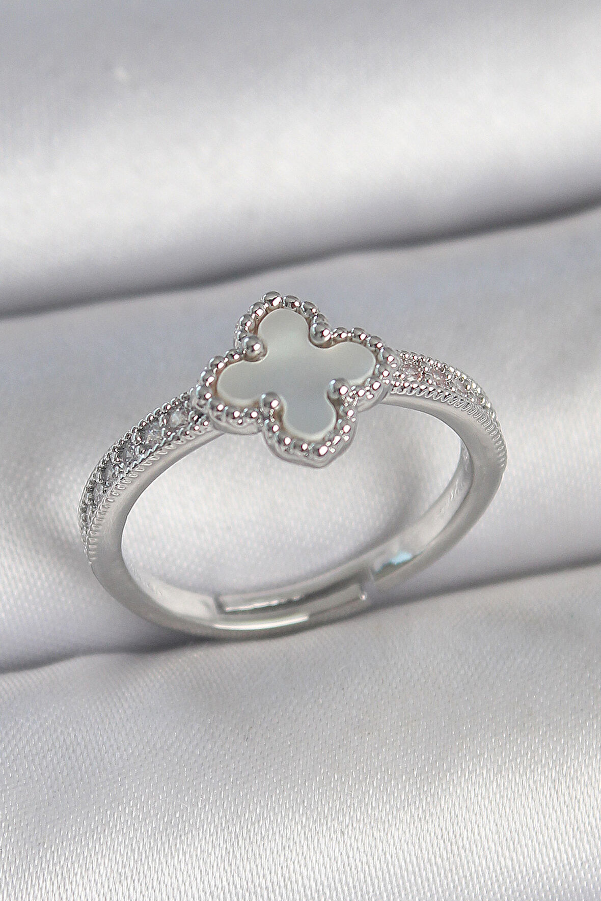 Pirinç Gümüş Renk Zirkon Taşlı Beyaz Mineli Yonca Model Ayarlanabilir Kadın Yüzük - TJ-BYK3736