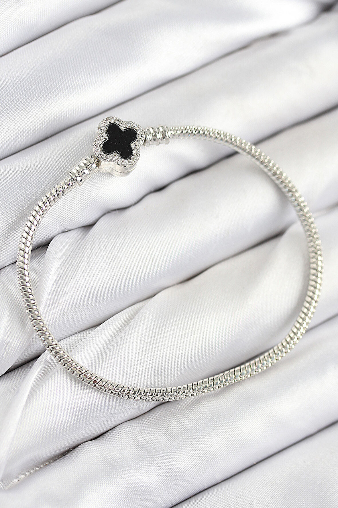 Pirinç Charm Zirkon Taşlı Yonca Model Gümüş Renk Kadın Bileklik - TJ-BB7800