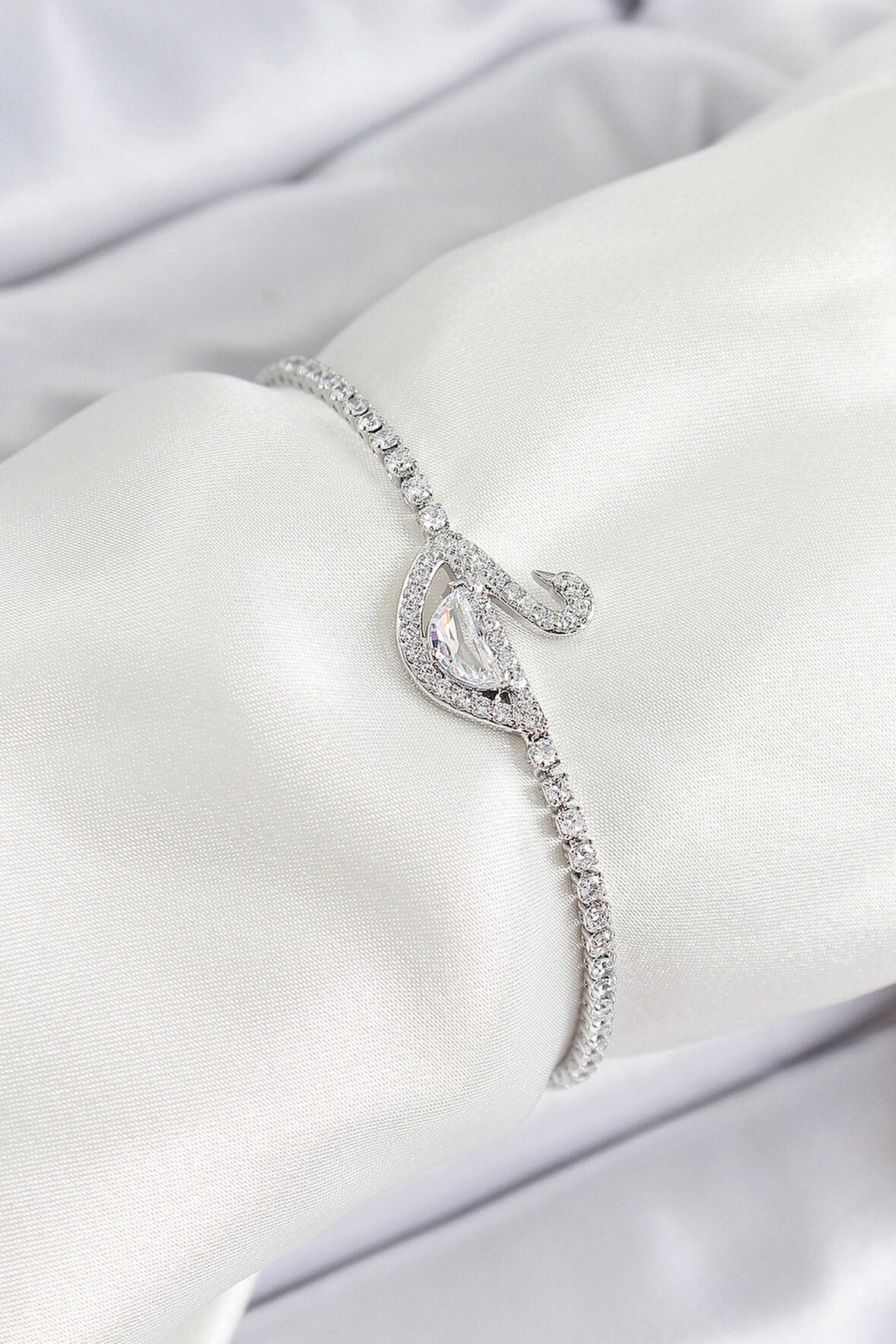 Pirinç Gümüş Renk Zirkon Taşlı Kuğu Model Kadın Bileklik - TJ-BB7073