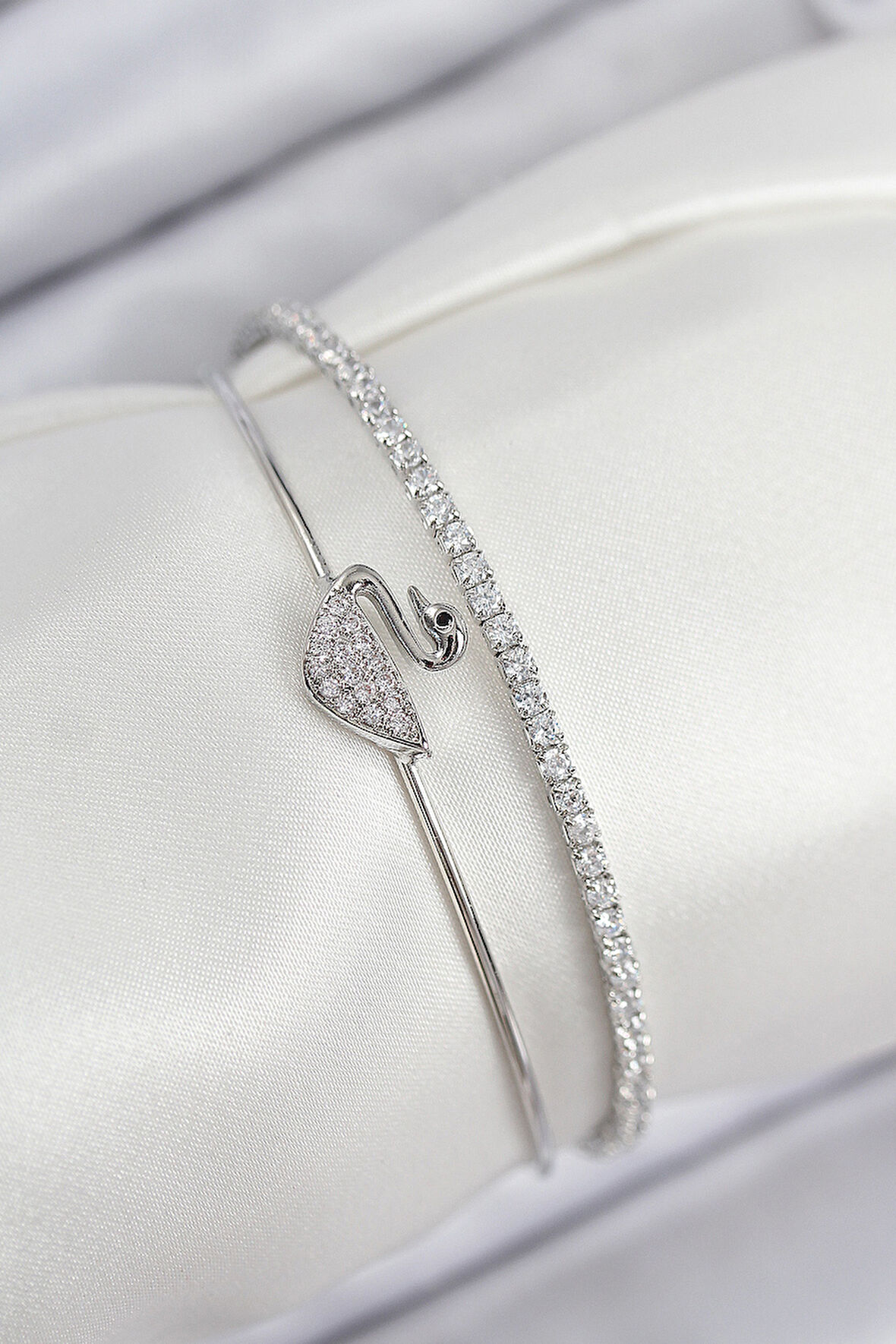 Pirinç Zirkon Taşlı Kuğu Model Gümüş Renk Kadın Bileklik - TJ-BB7890