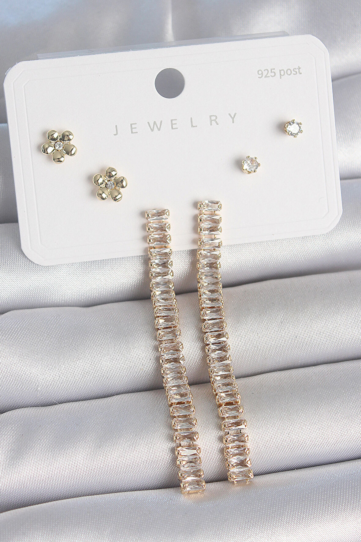 Pirinç Gold Renk Su Yolu Zirkon Taşlı Sallantı Model Çiçek Detay 925 Ayar Gümüş Çivi Kadın Küpe Seti - TJ-BKP10496