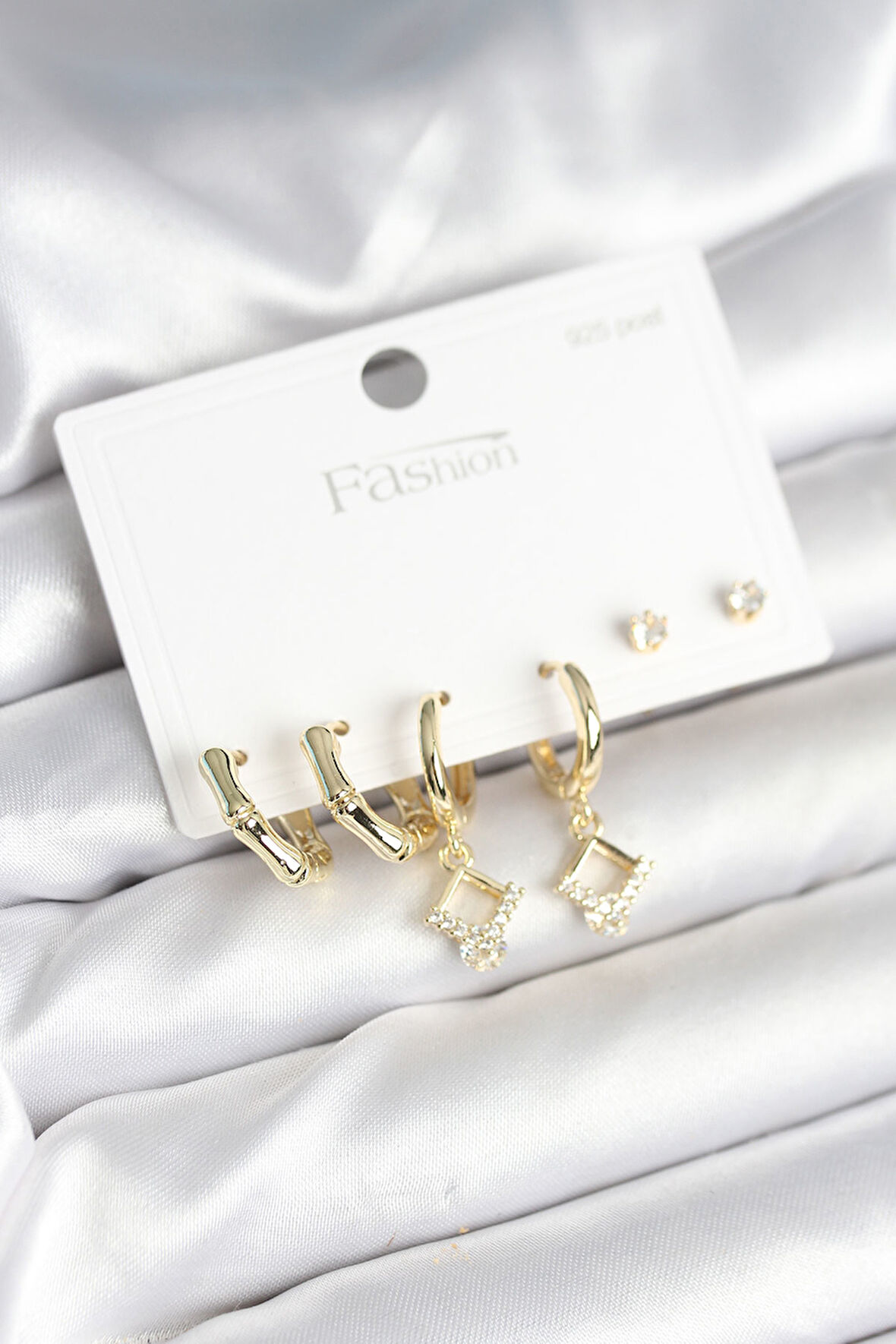 Pirinç Gold Renk 925 Ayar Gümüş Çivili Kadın Küpe Seti - TJ-BKP11260