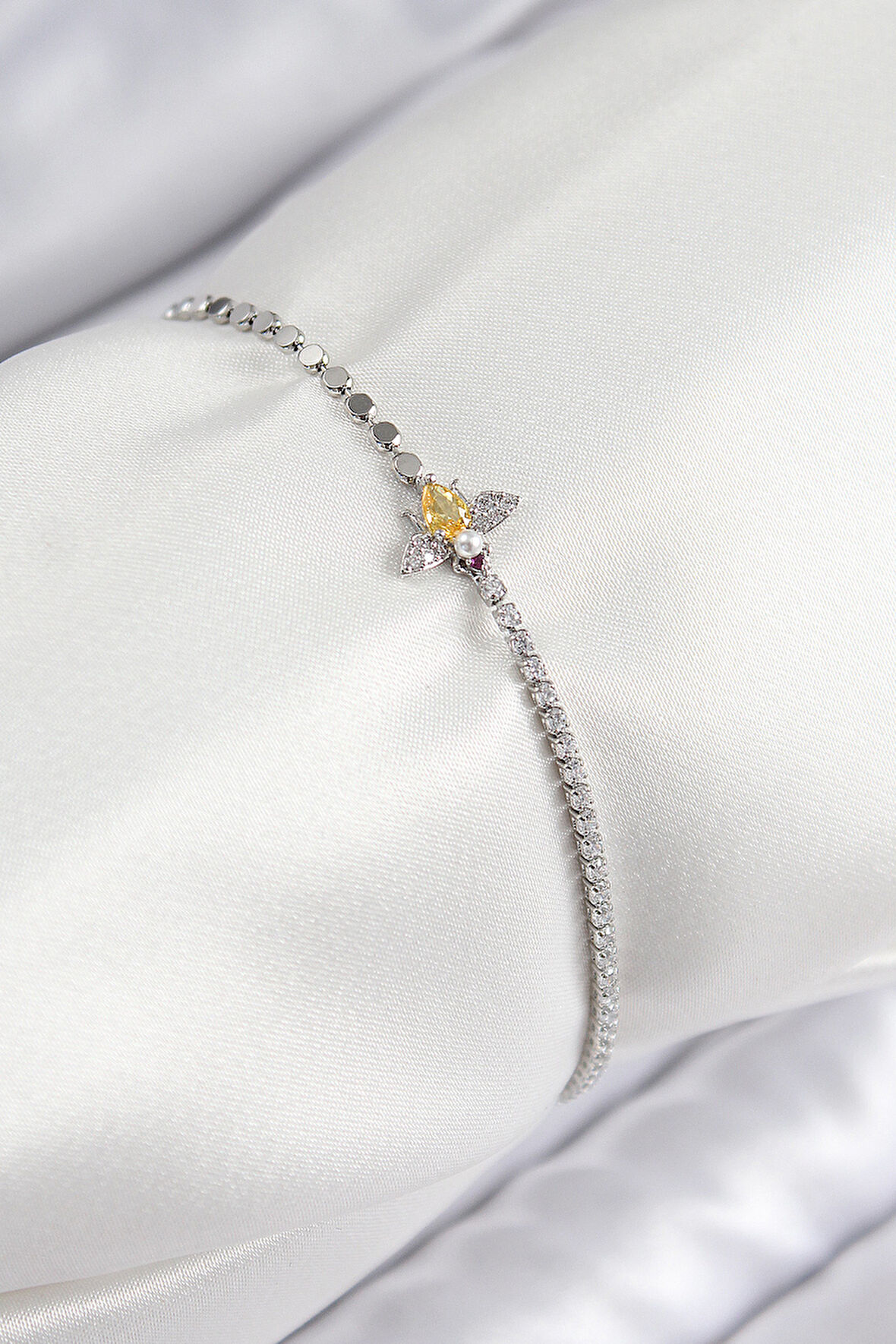 Pirinç Zirkon Taşlı Arı Model Ezme Zincir Gümüş Renk Kadın Bileklik - TJ-BB7596