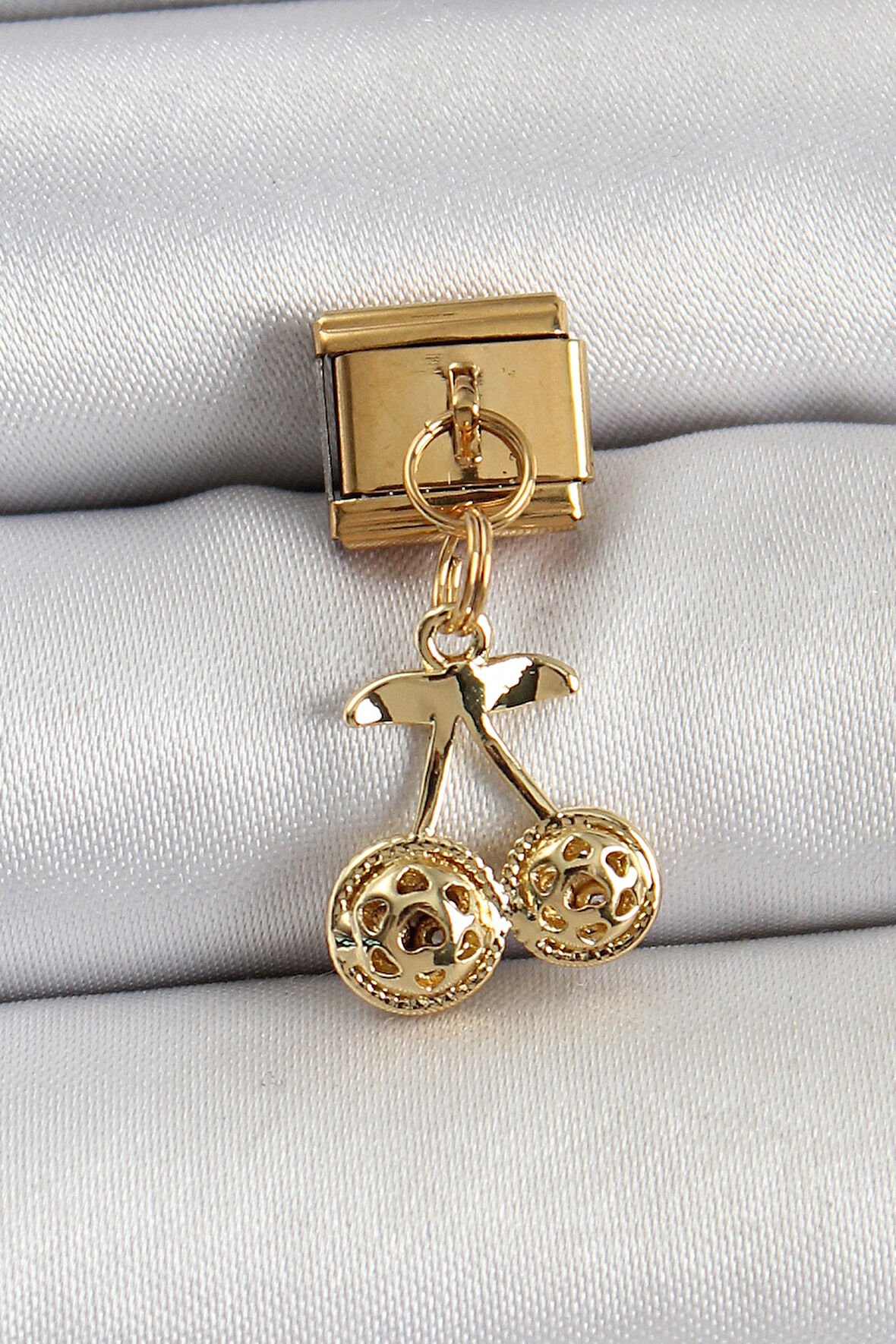 316L Çelik Sallantılı Zirkon Taşlı Fiyonk Model Gold Renk Nomination C316L Çelik Sallantılı Kiraz Model Gold Renk Nomination Charm - TJ-BC1425